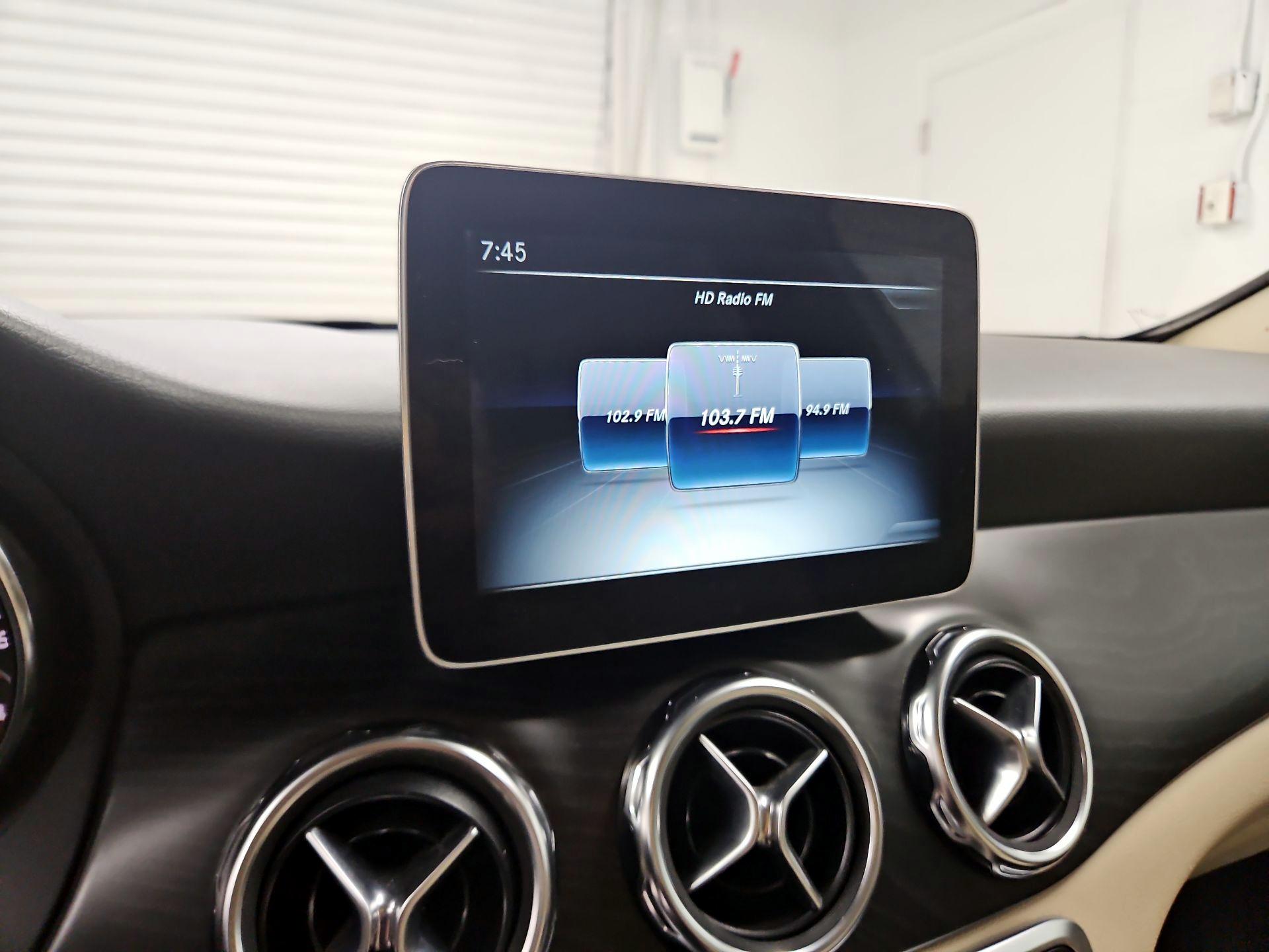Thumbnail: 2019 Mercedes-Benz GLA - 16