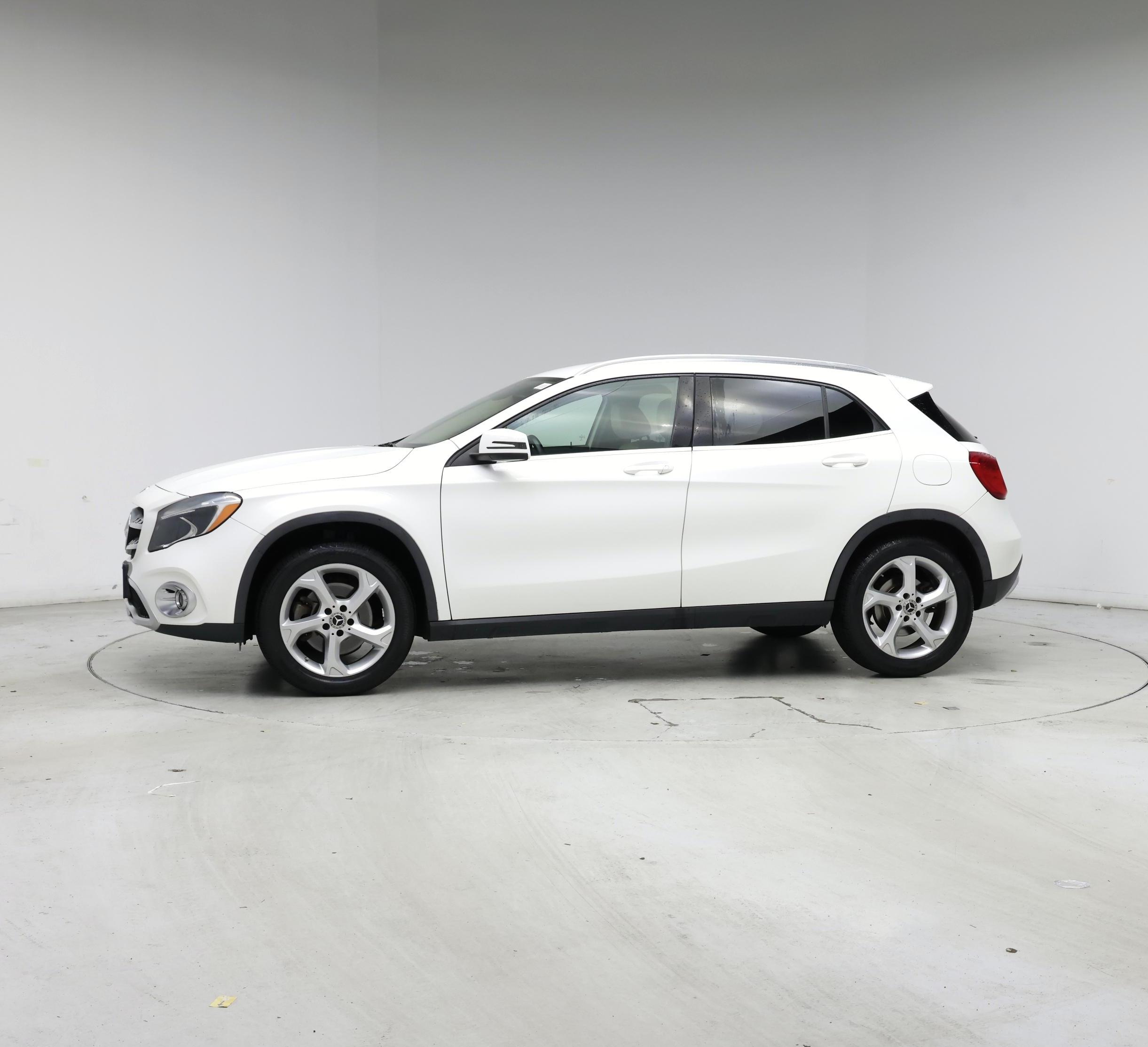 Thumbnail: 2019 Mercedes-Benz GLA - 3