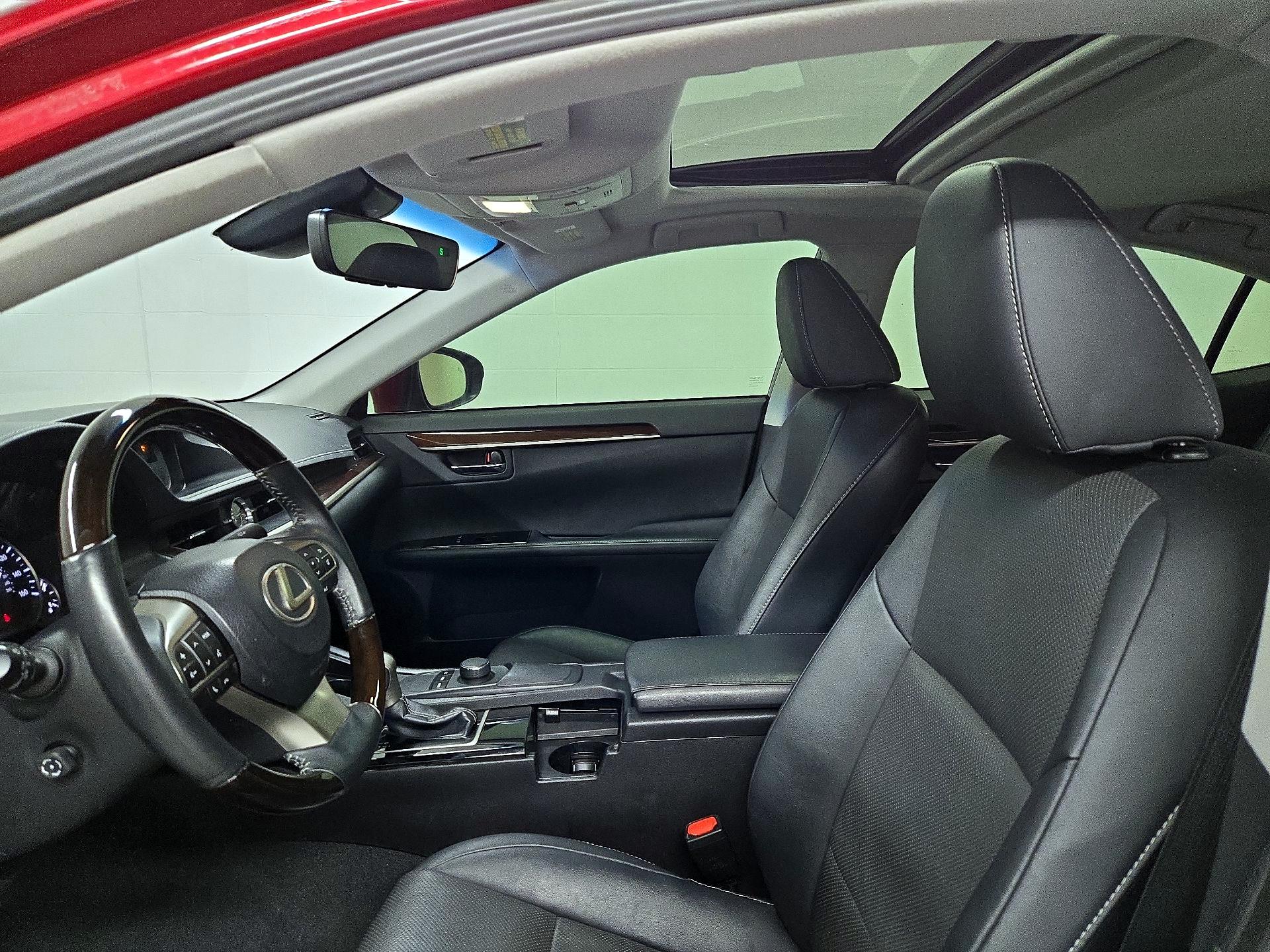 Thumbnail: 2017 Lexus ES - 19