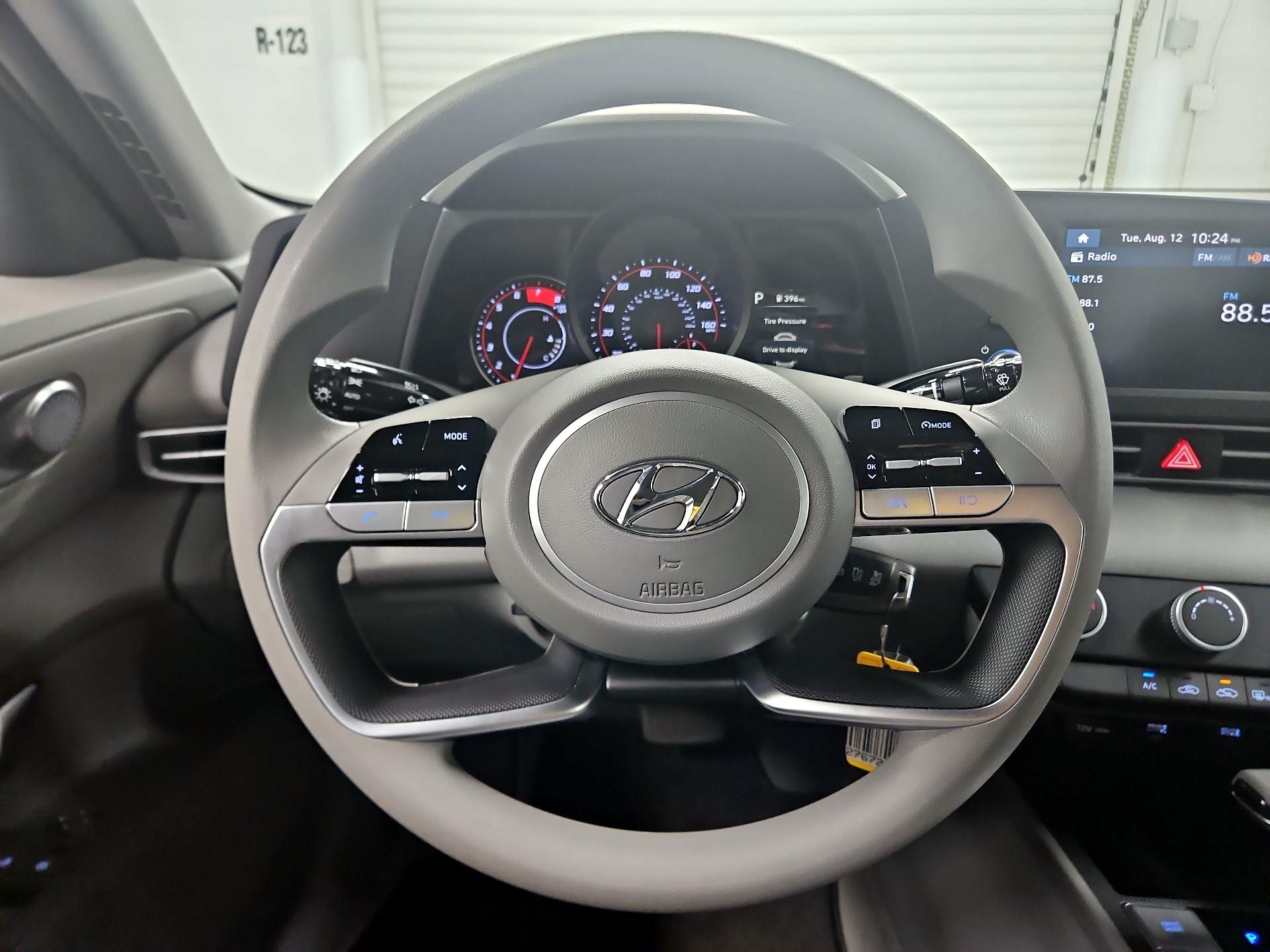 Thumbnail: 2021 Hyundai Elantra - 10