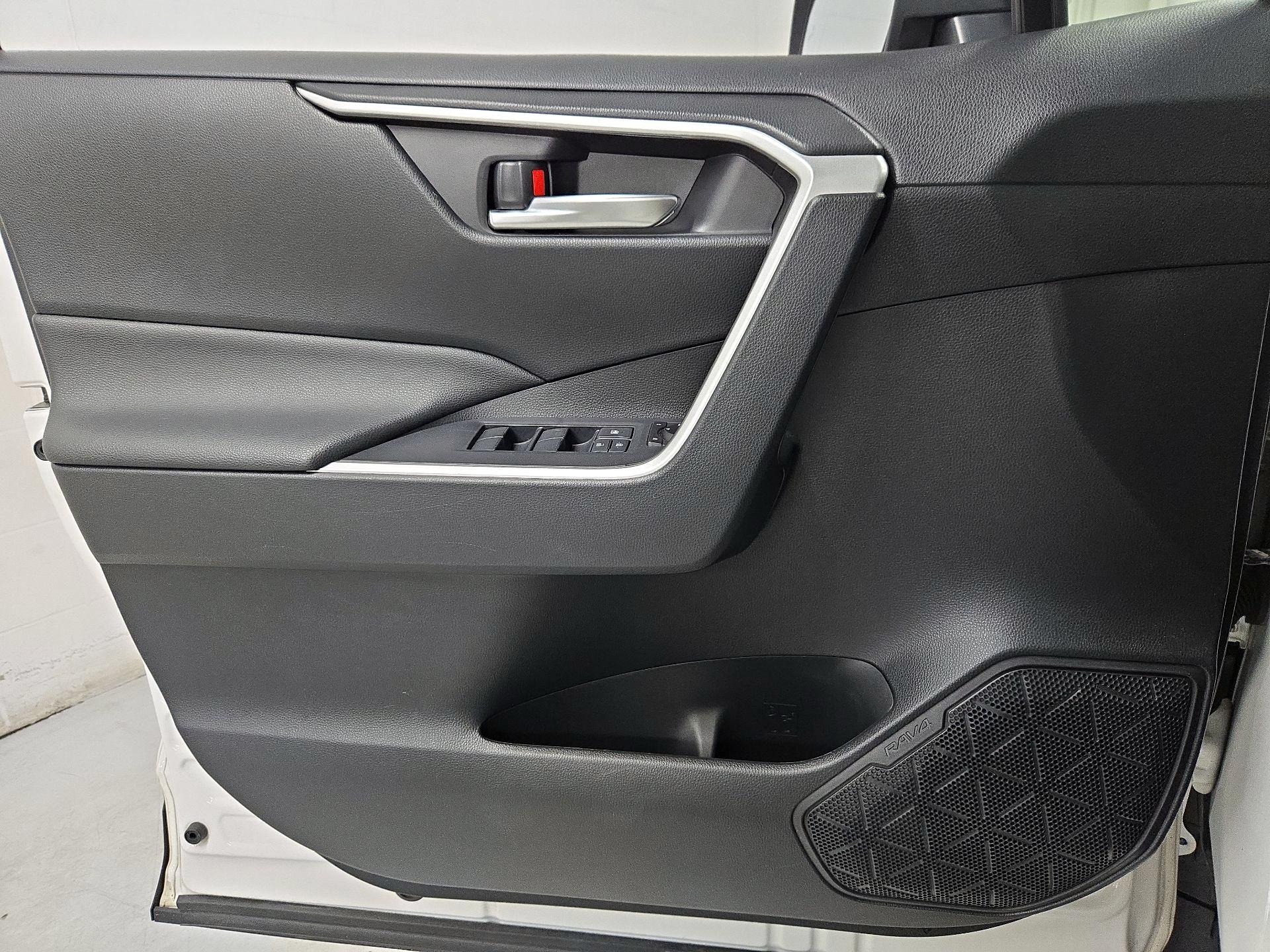Thumbnail: 2019 Toyota RAV4 - 12