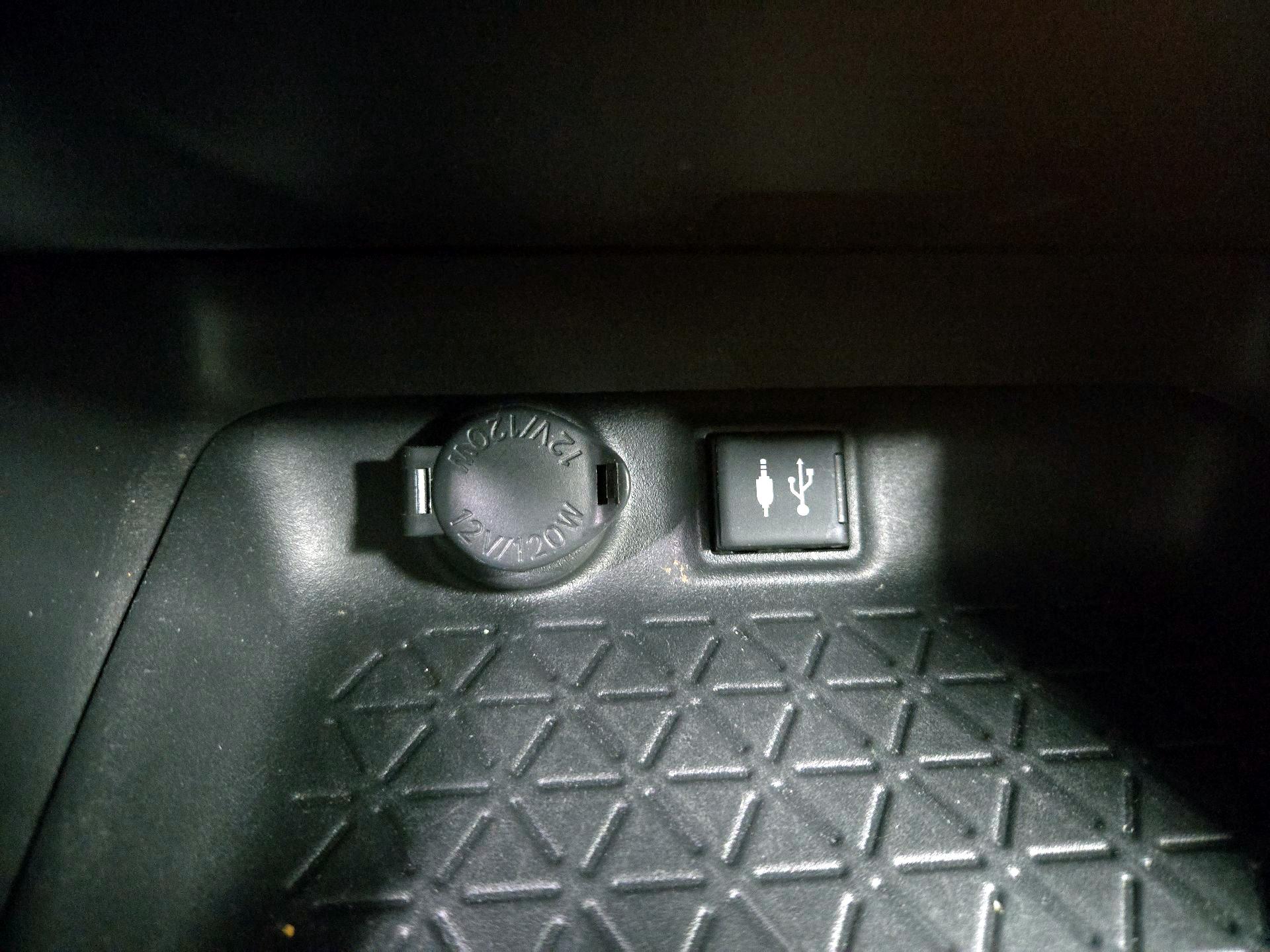 Thumbnail: 2019 Toyota RAV4 - 18