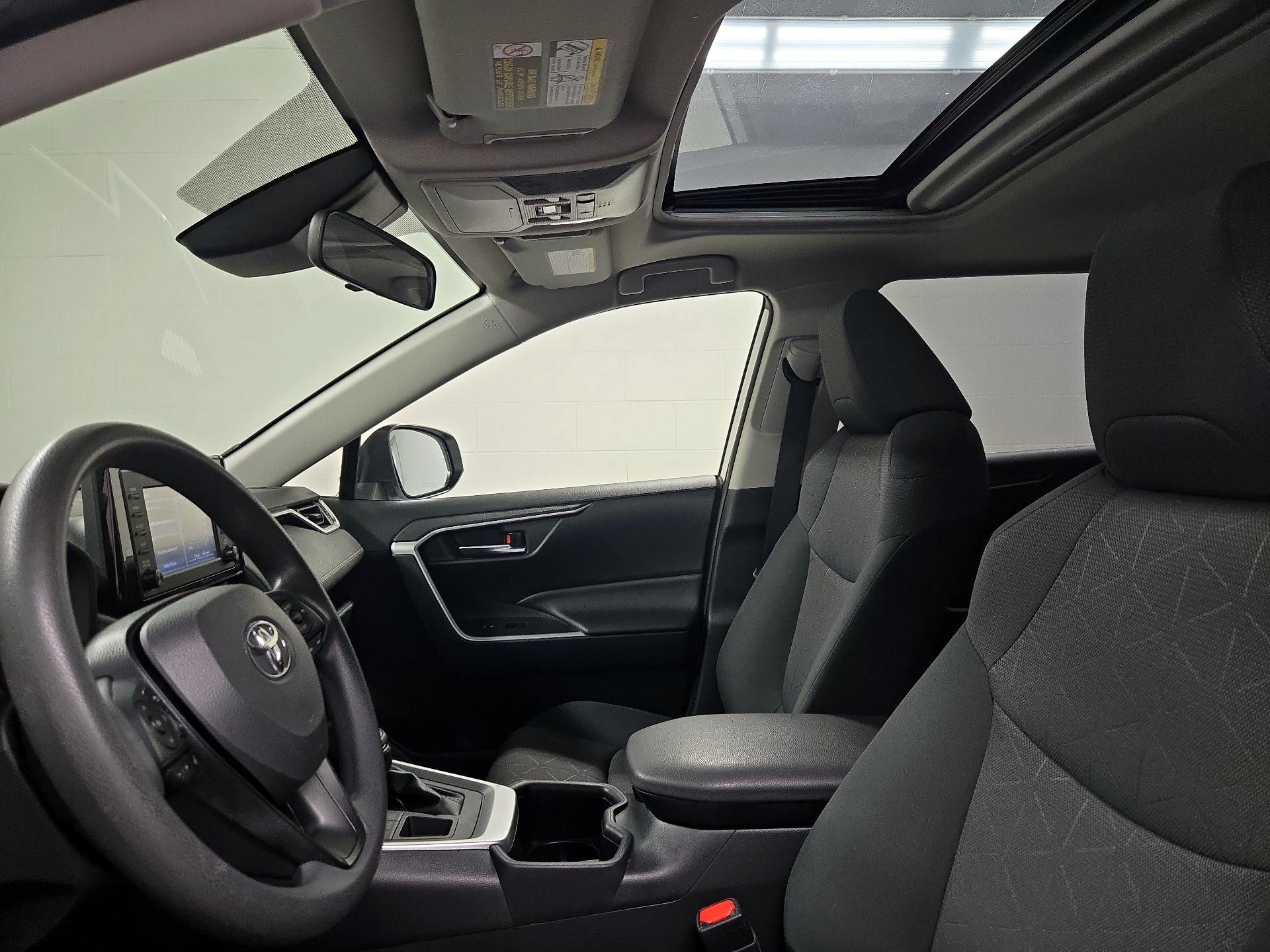 Thumbnail: 2019 Toyota RAV4 - 19