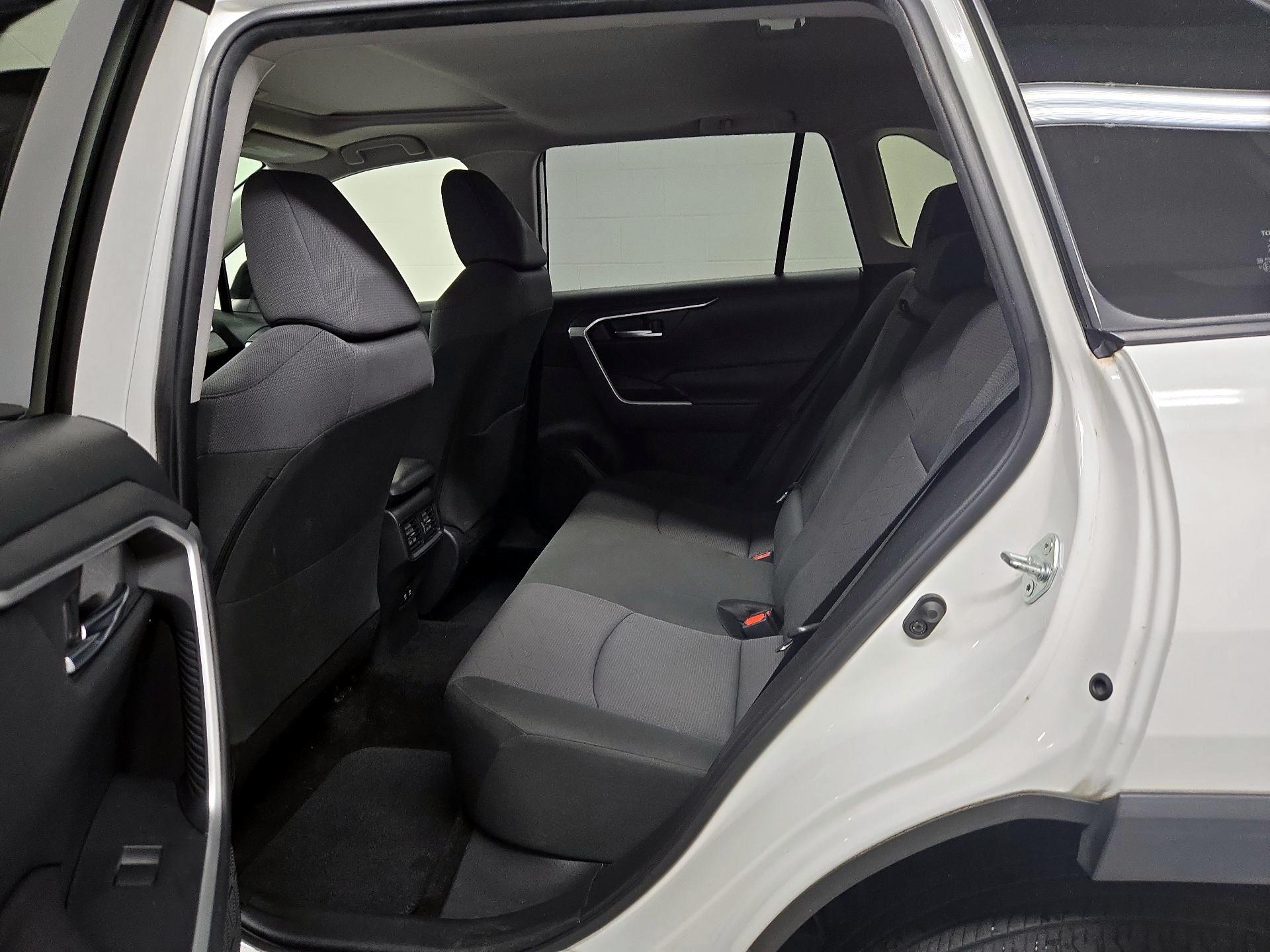 Thumbnail: 2019 Toyota RAV4 - 20