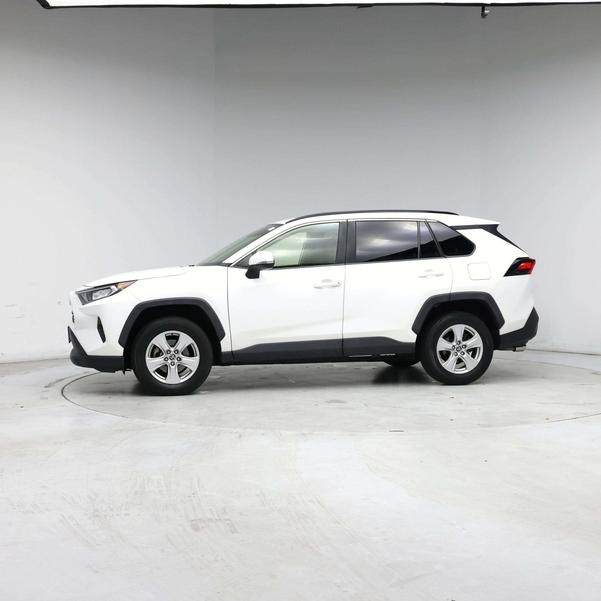 Thumbnail: 2019 Toyota RAV4 - 3