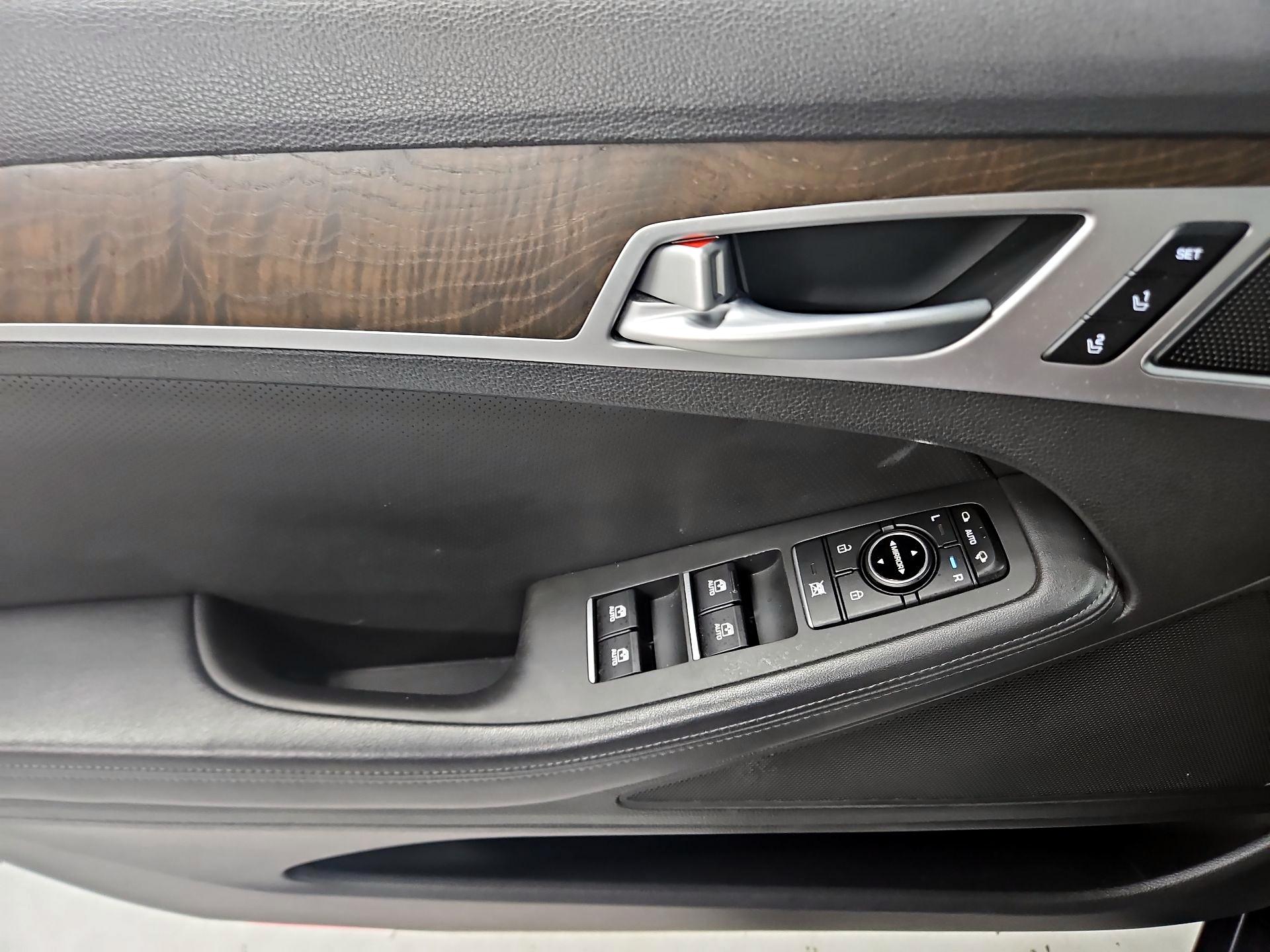 Thumbnail: 2015 Hyundai Genesis - 12