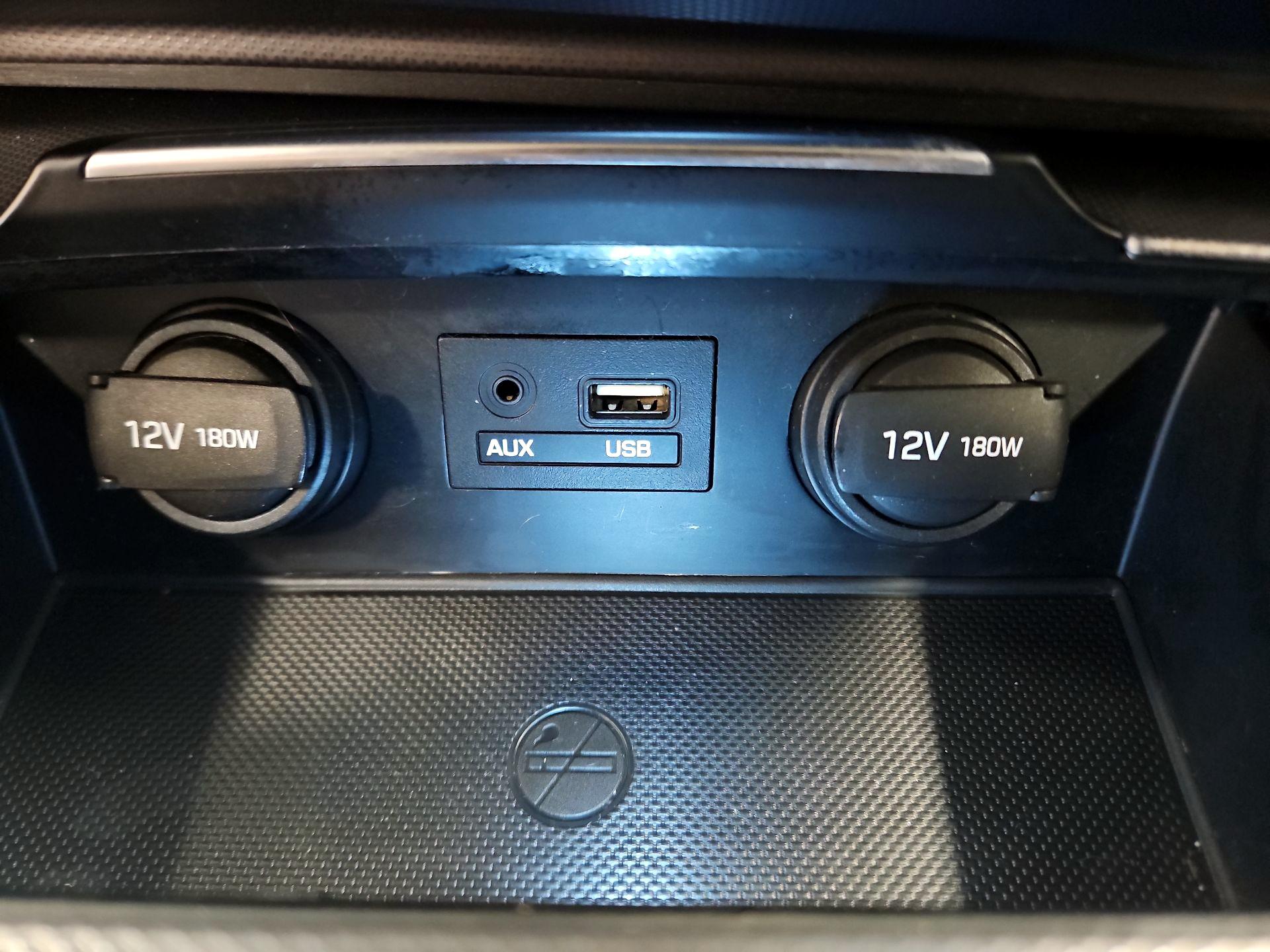 Thumbnail: 2015 Hyundai Genesis - 19