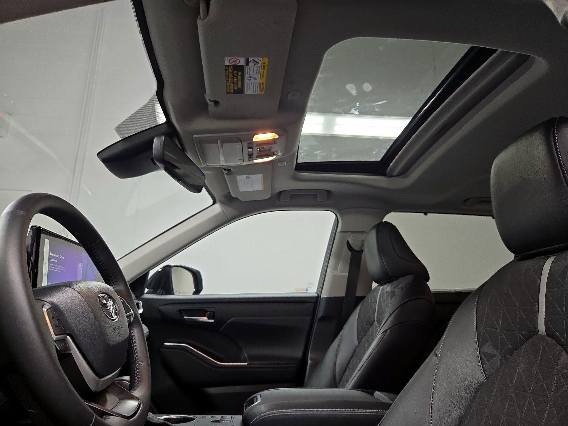 Thumbnail: 2024 Toyota Highlander - 19