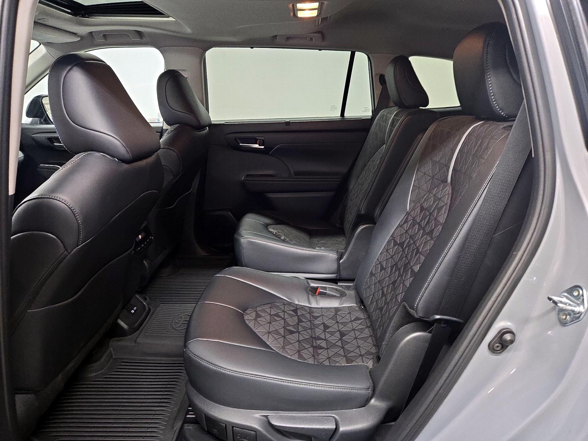 Thumbnail: 2024 Toyota Highlander - 20