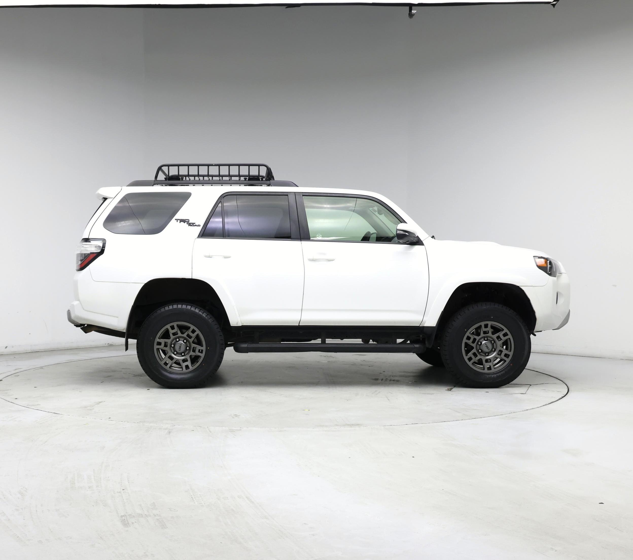 Thumbnail: 2021 Toyota 4Runner - 3