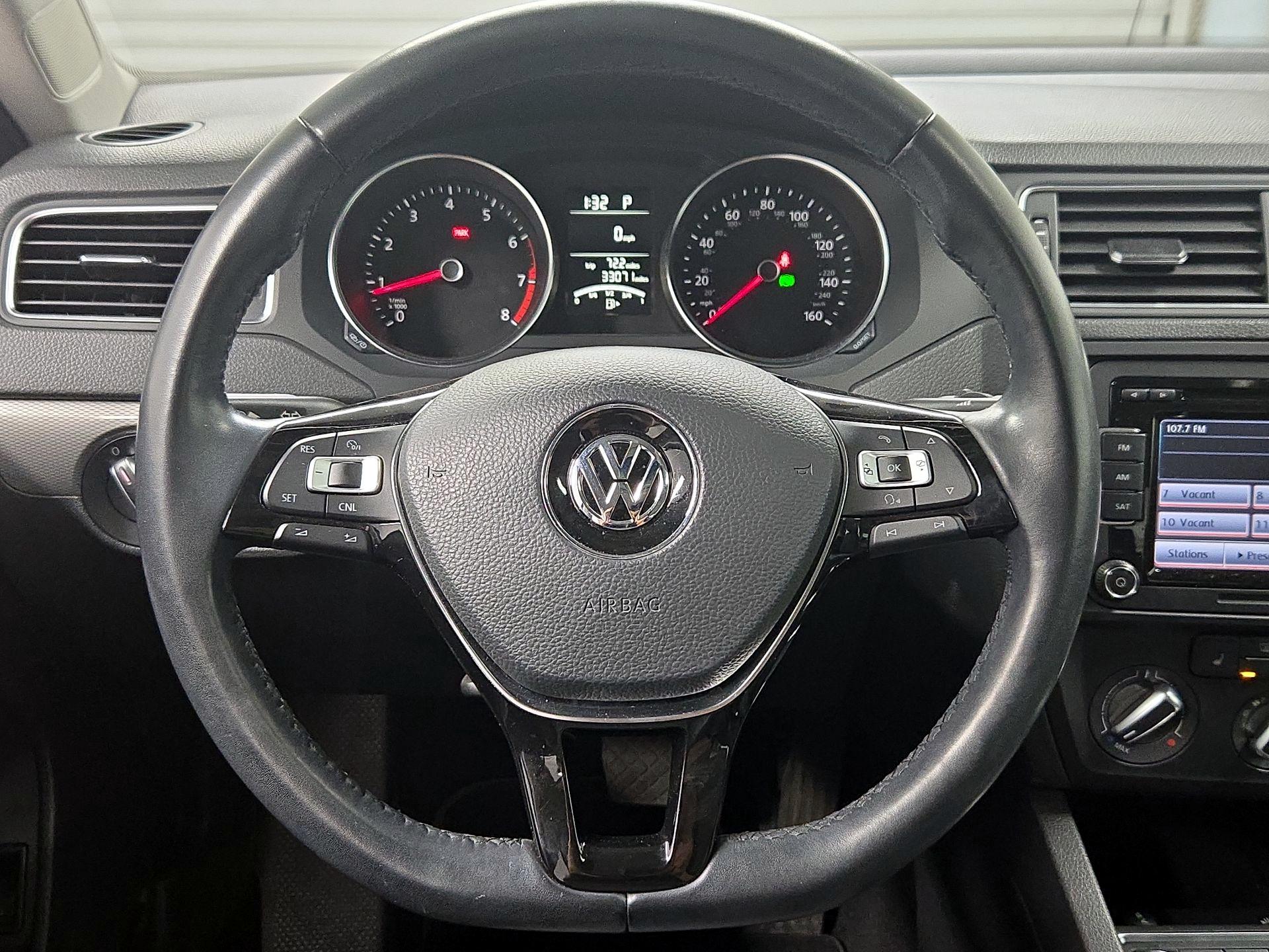 Thumbnail: 2015 Volkswagen Jetta - 10