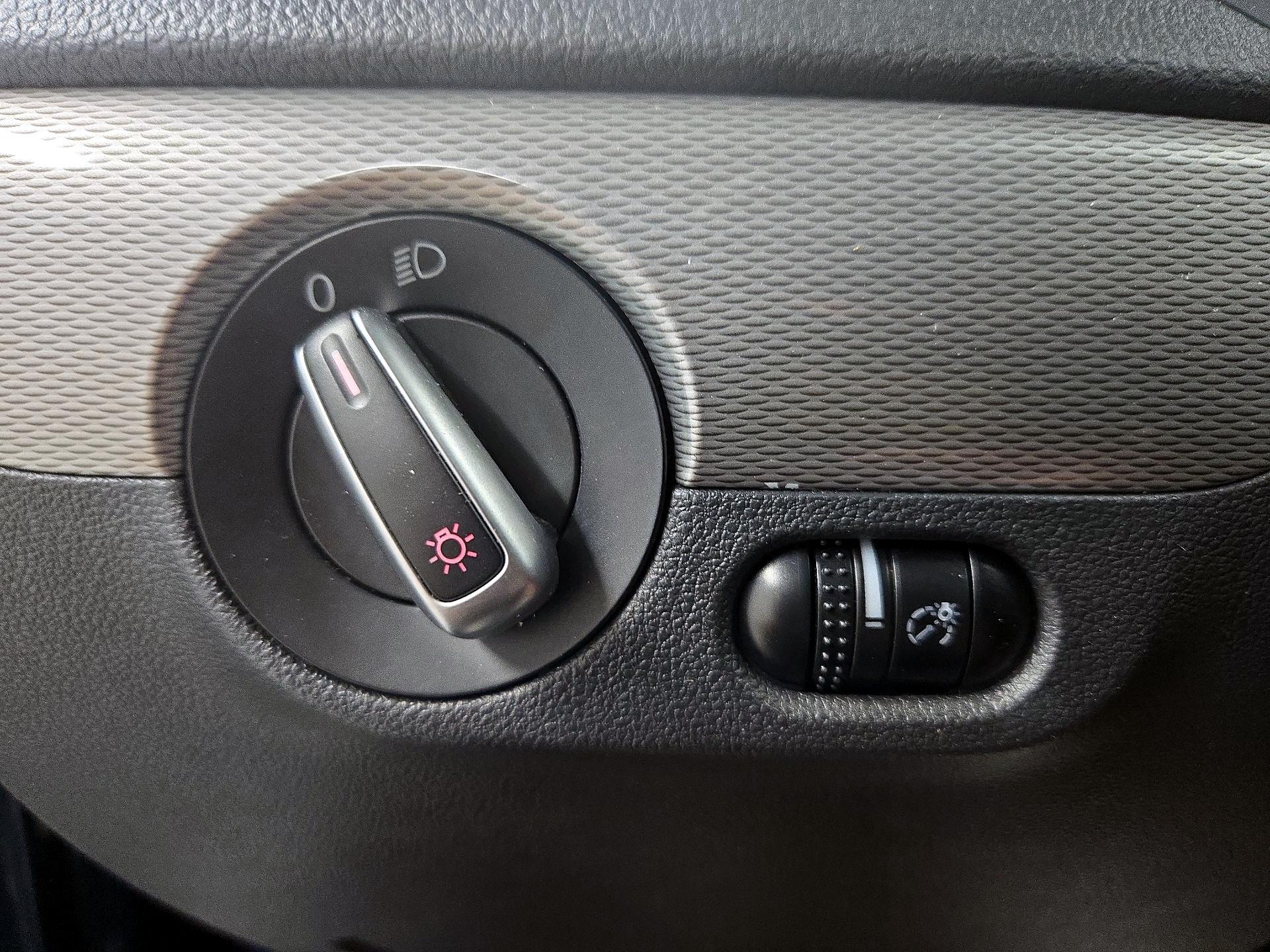 Thumbnail: 2015 Volkswagen Jetta - 13