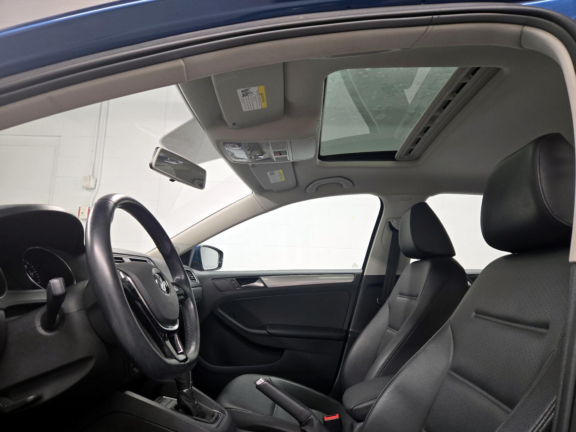Thumbnail: 2015 Volkswagen Jetta - 19