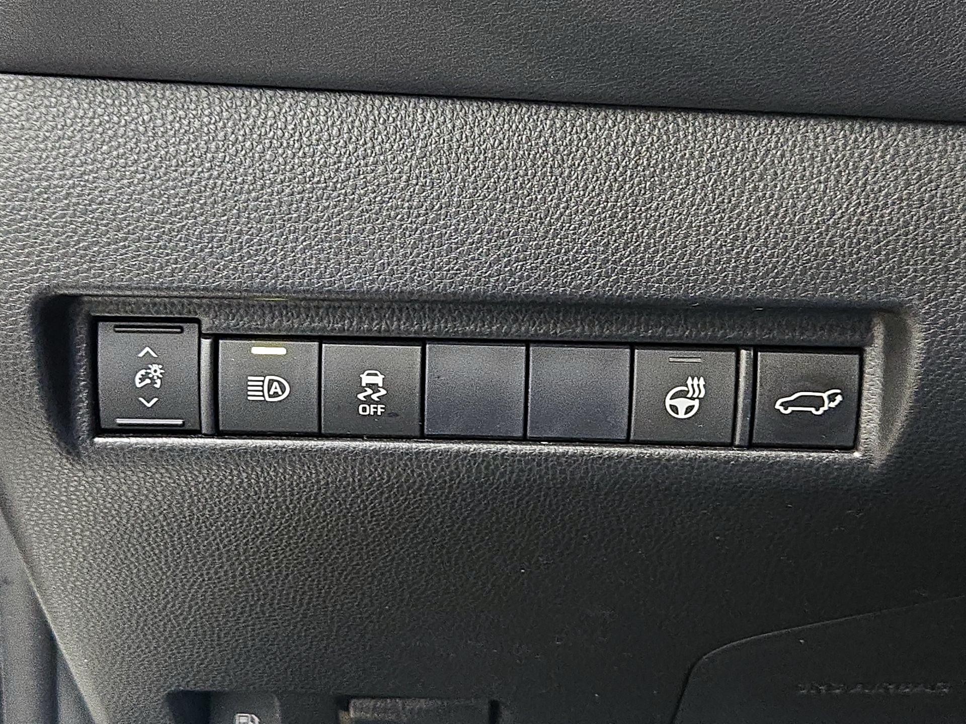 Thumbnail: 2021 Toyota Venza - 13