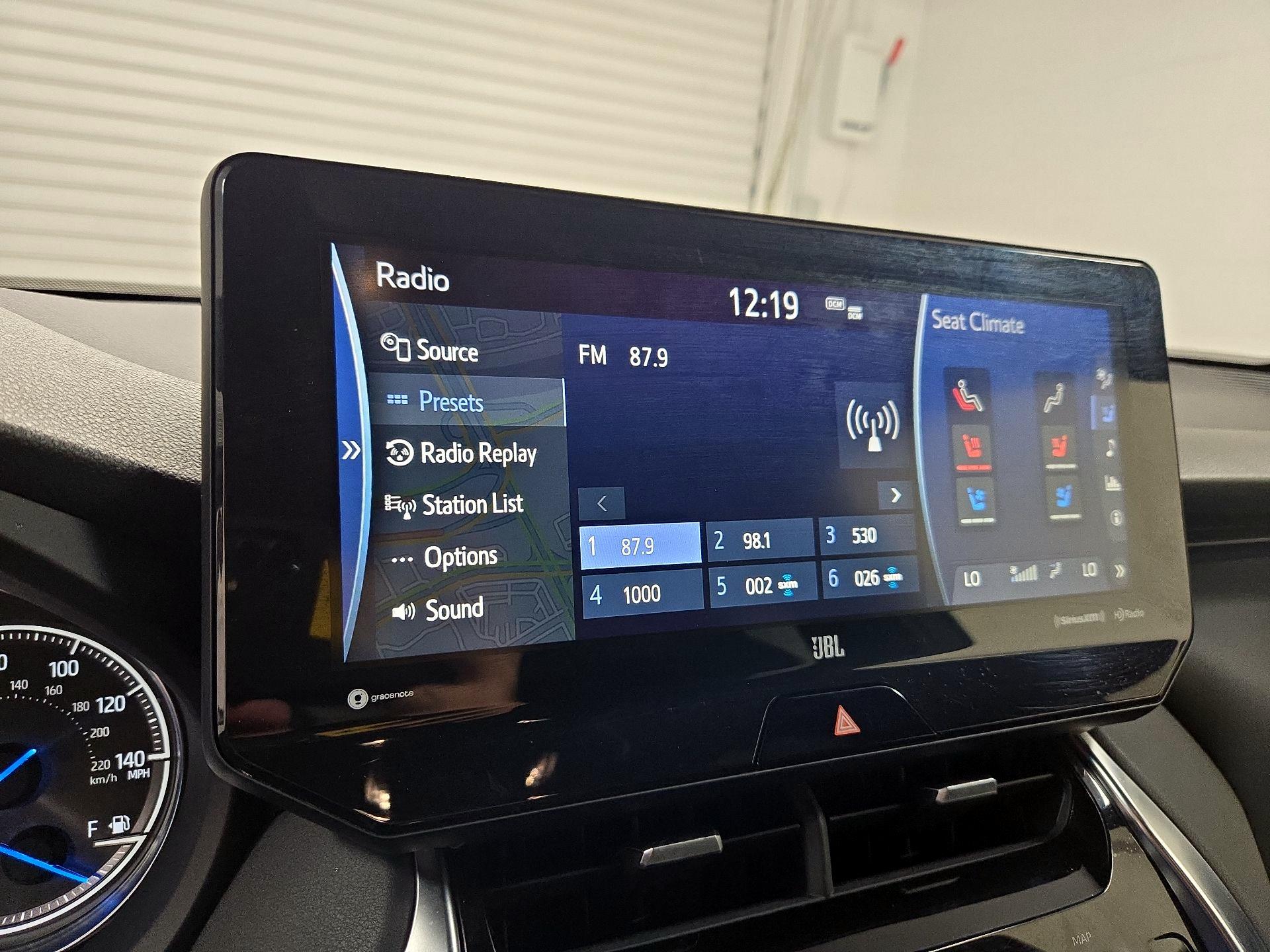 Thumbnail: 2021 Toyota Venza - 16