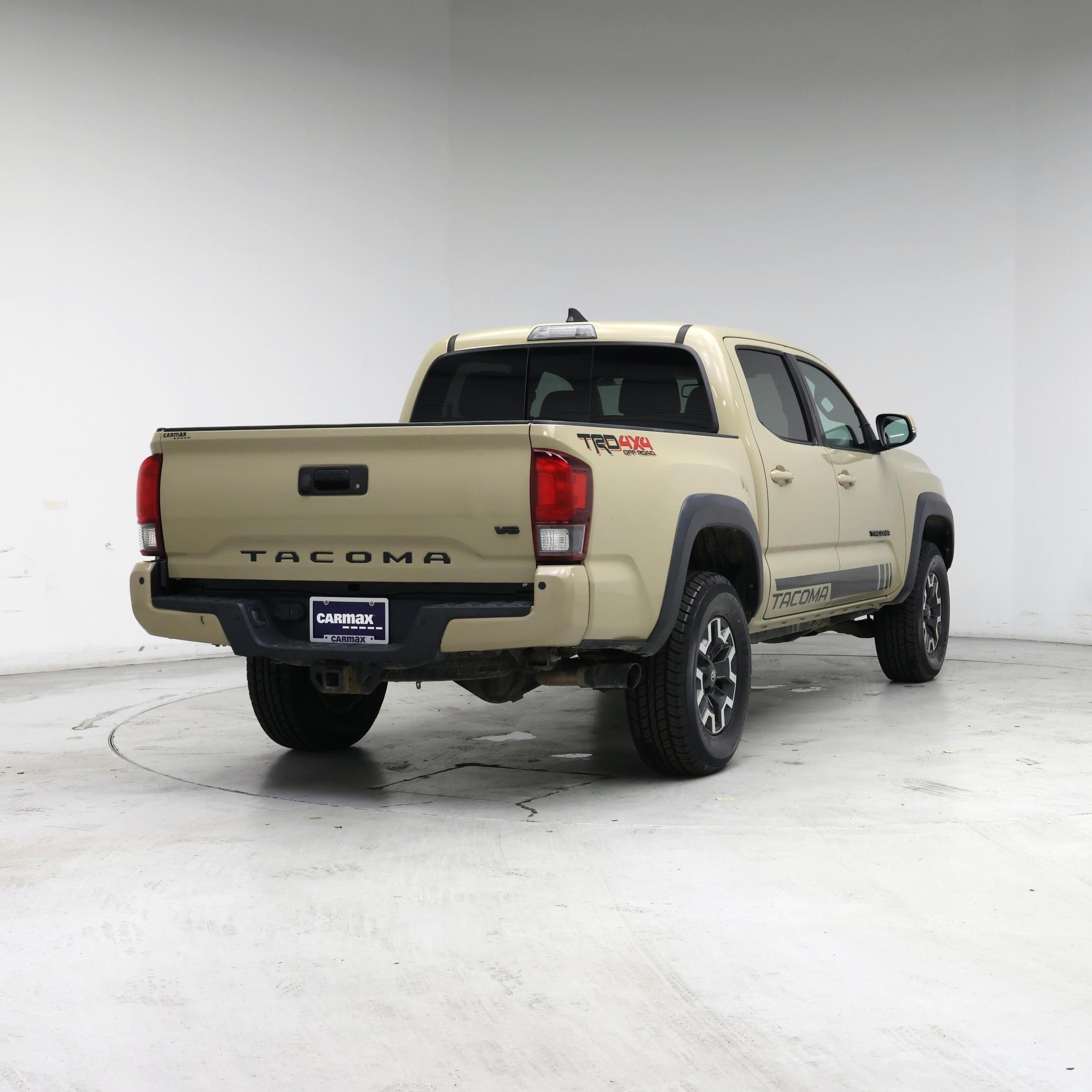 Thumbnail: 2018 Toyota Tacoma - 8