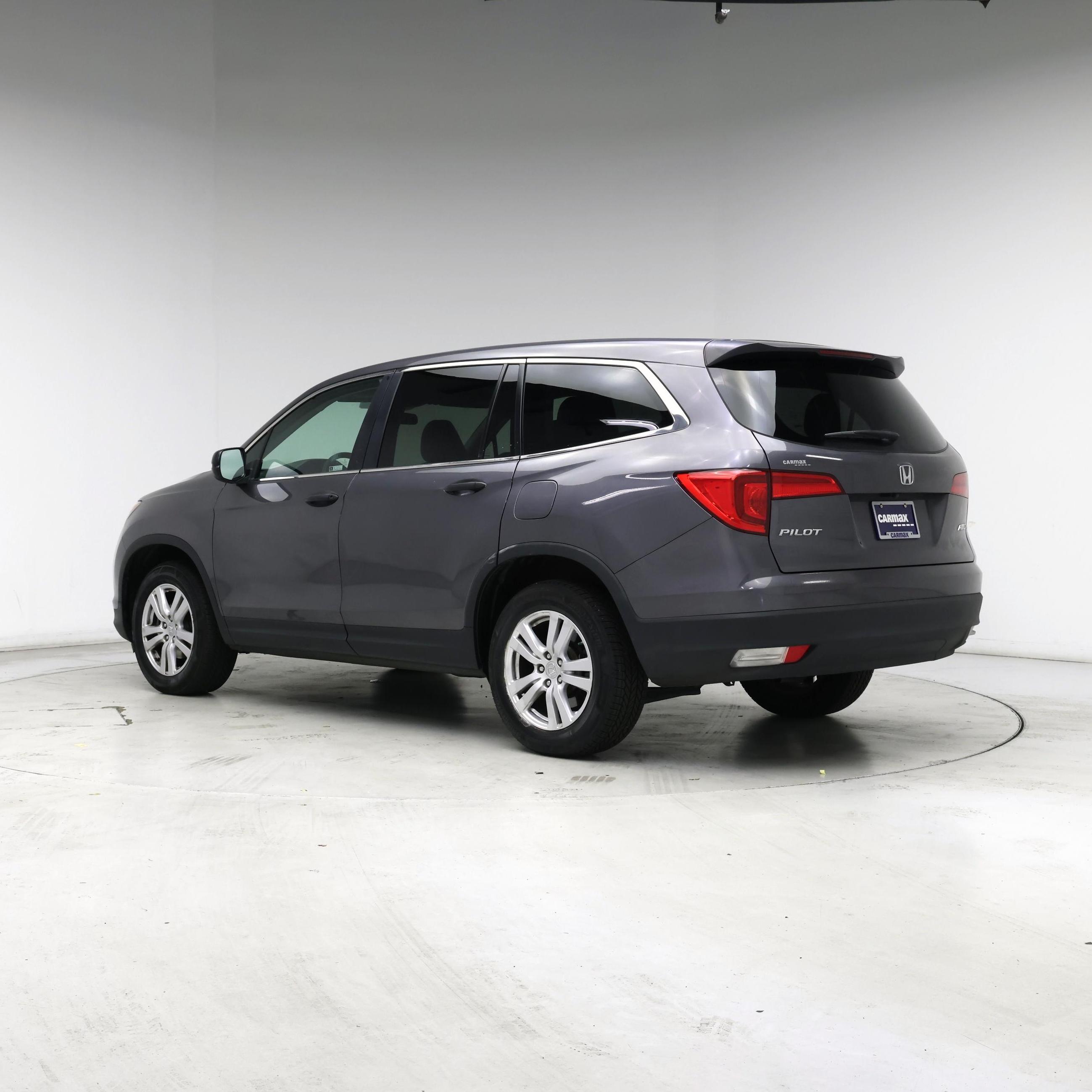 Thumbnail: 2018 Honda Pilot - 2