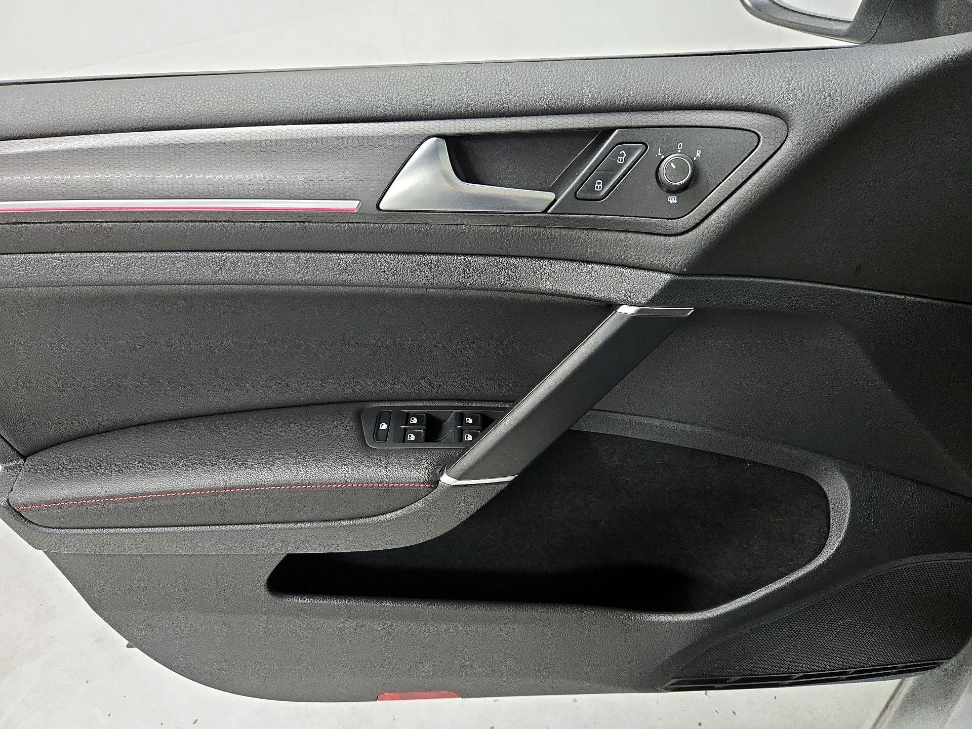 Thumbnail: 2020 Volkswagen Golf - 12