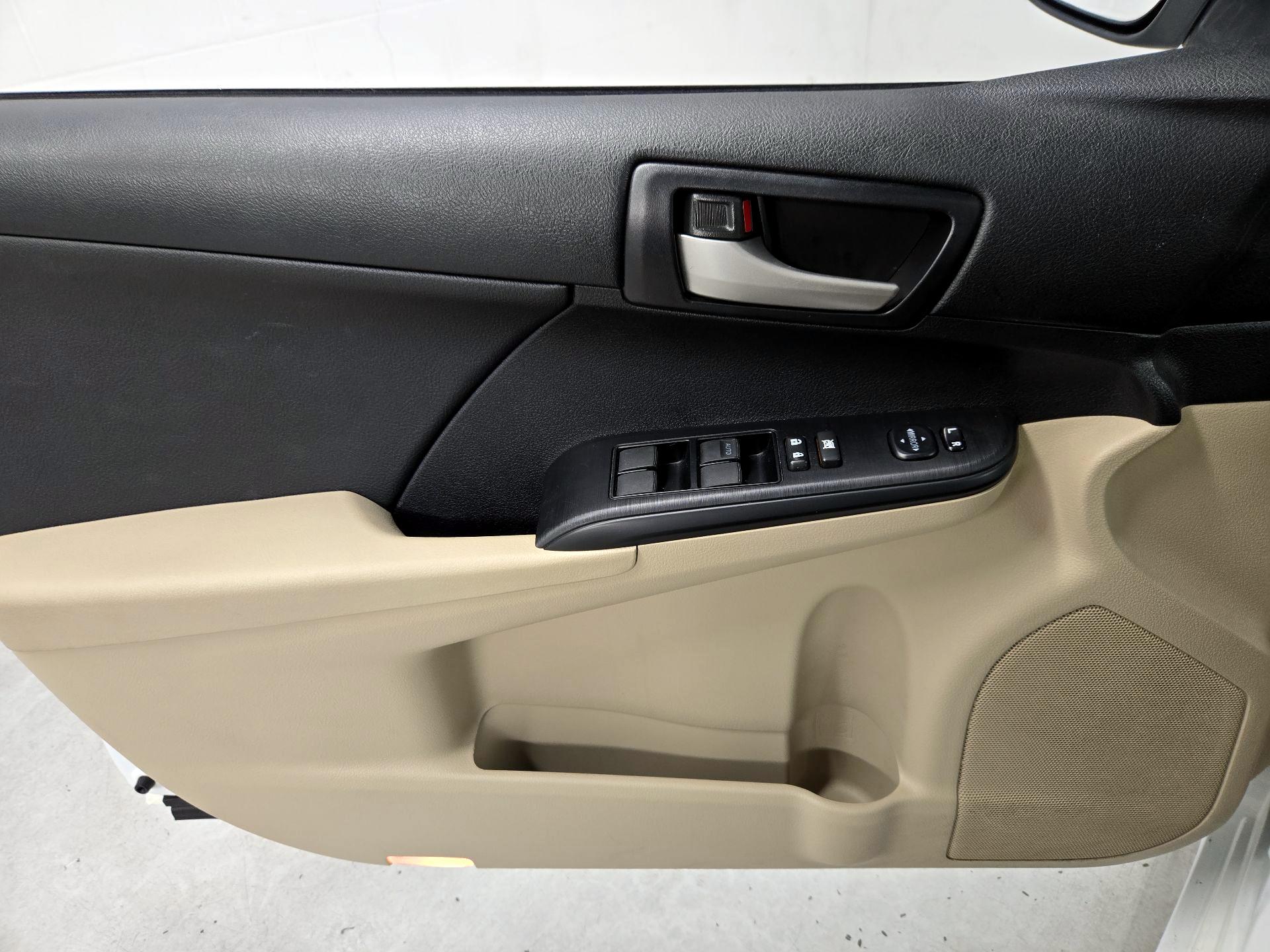 Thumbnail: 2014 Toyota Camry - 12