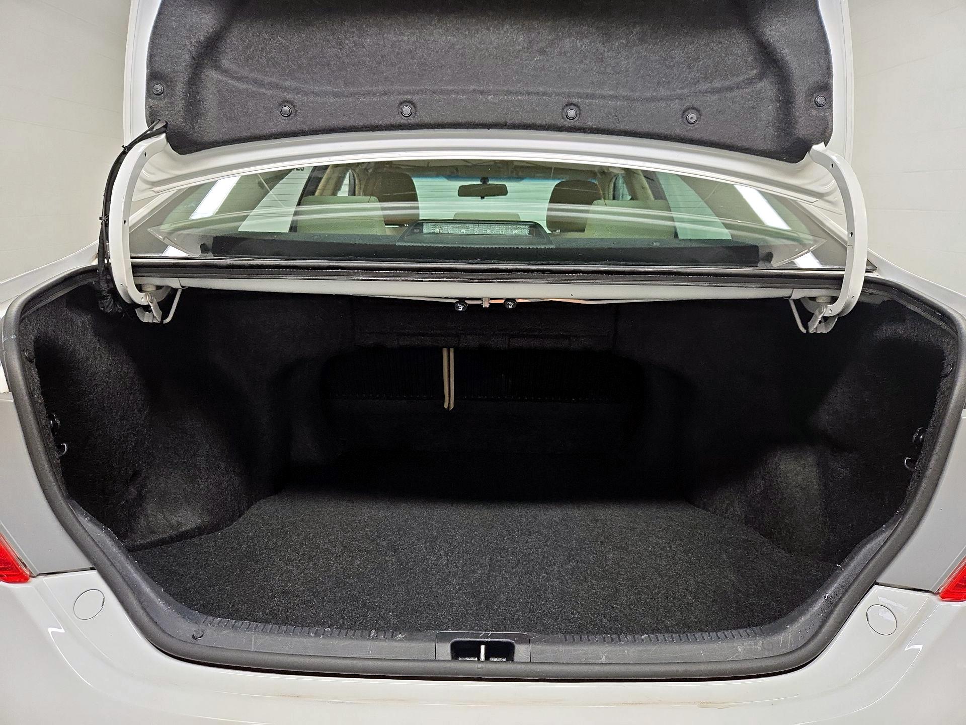 Thumbnail: 2014 Toyota Camry - 20