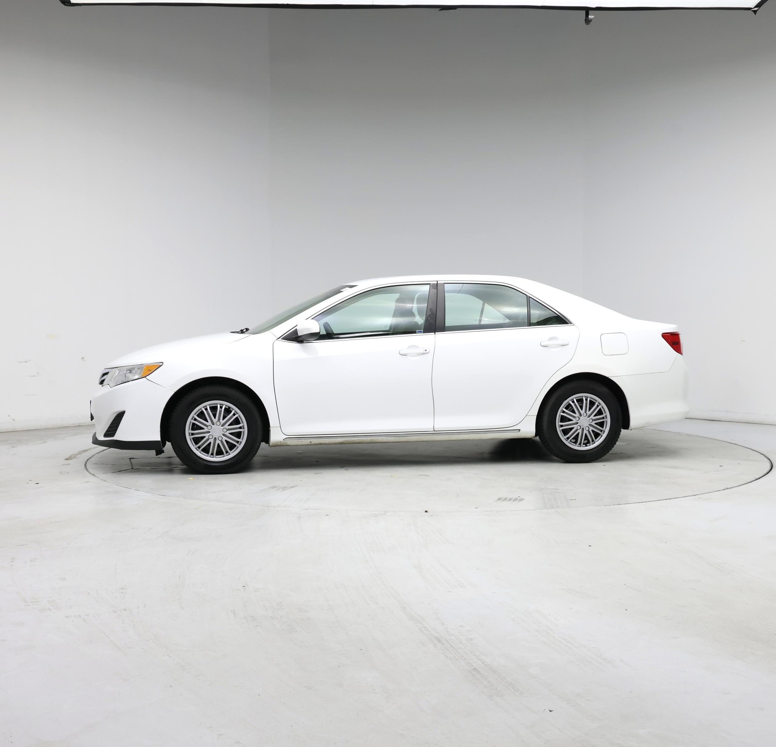 Thumbnail: 2014 Toyota Camry - 3