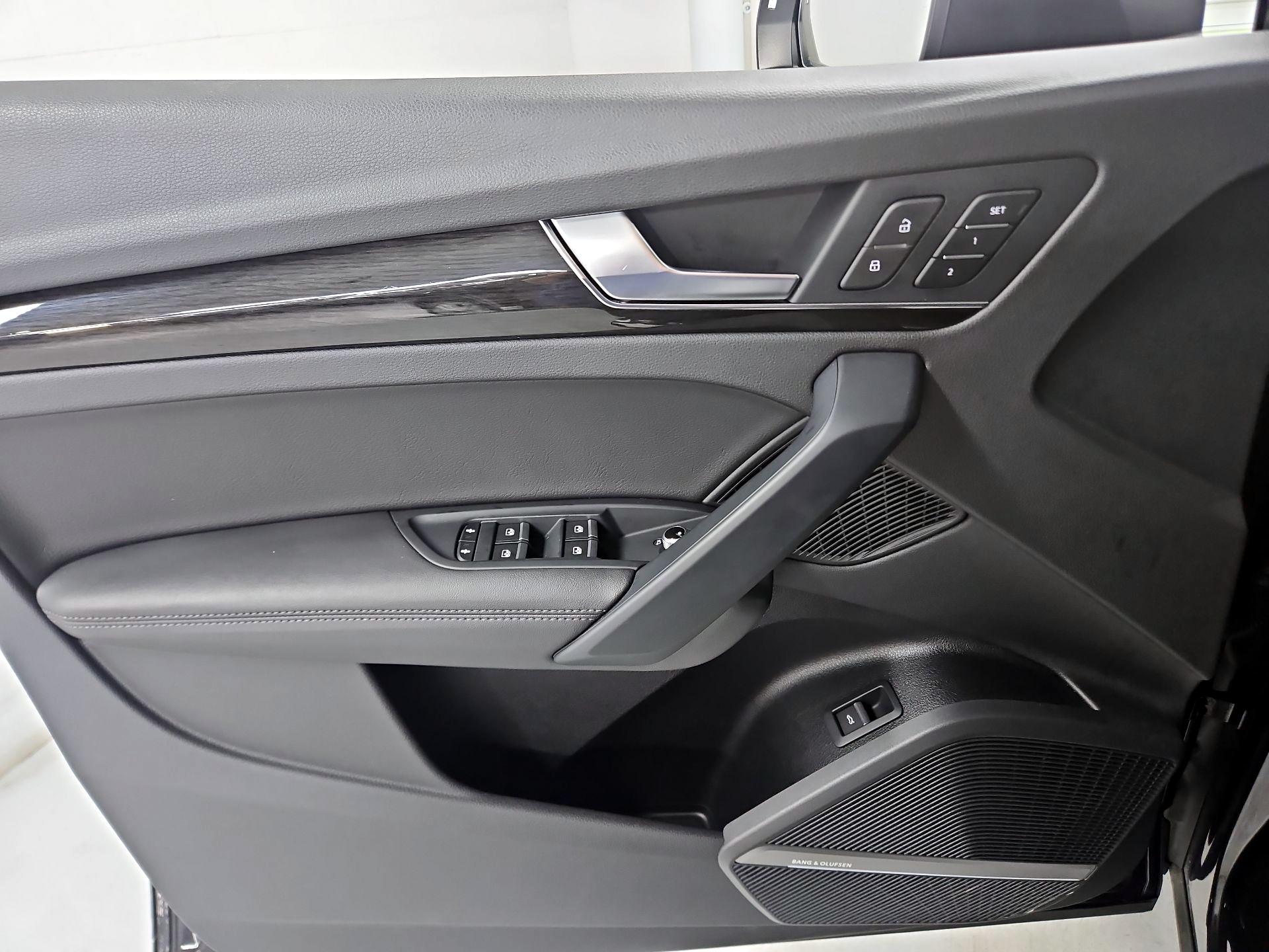 Thumbnail: 2020 Audi Q5 - 12