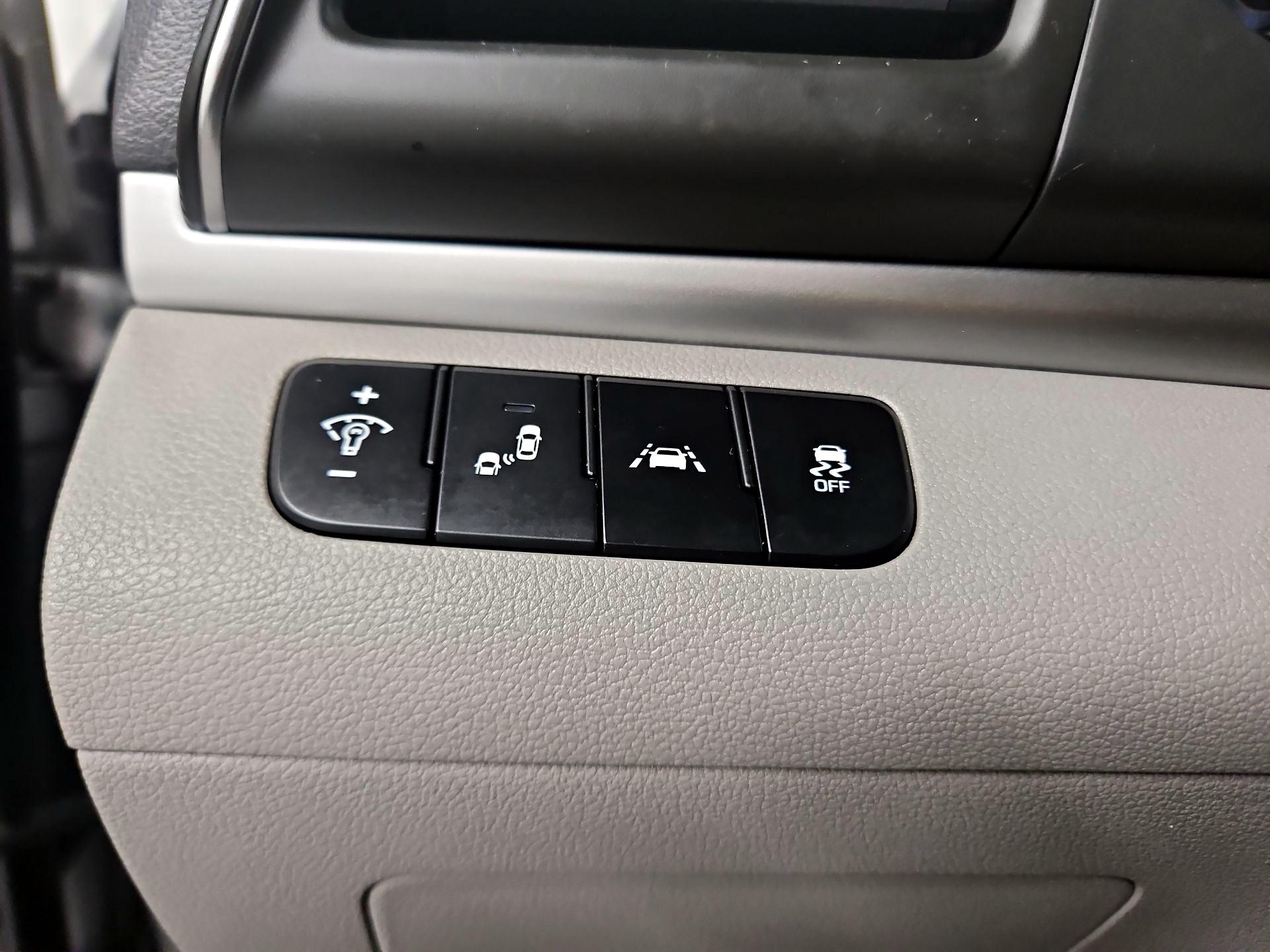 Thumbnail: 2020 Hyundai Elantra - 13
