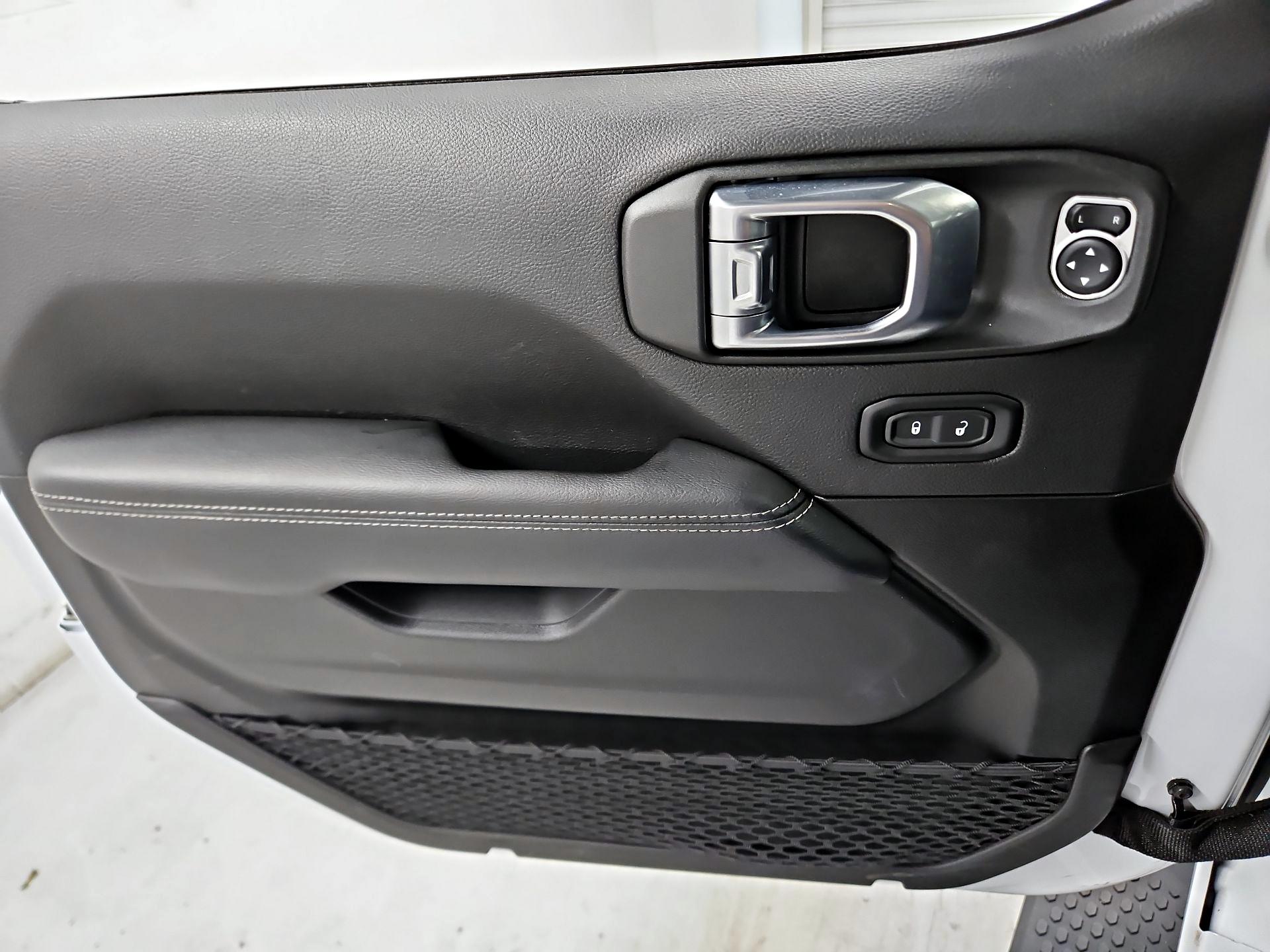 Thumbnail: 2022 Jeep Wrangler - 12
