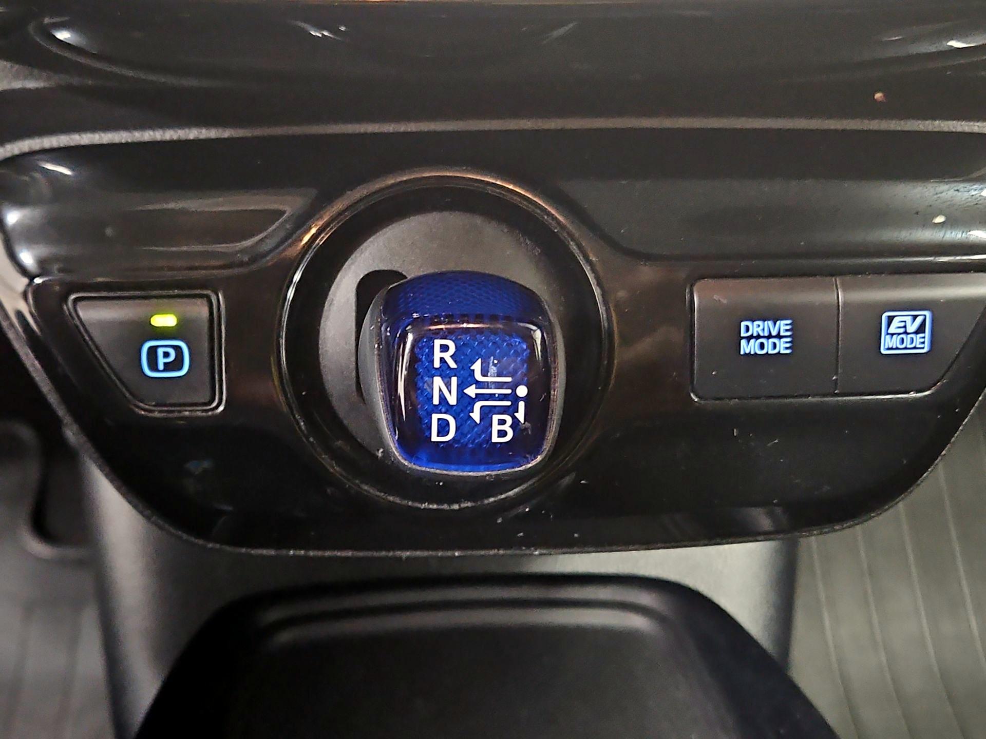 Thumbnail: 2020 Toyota Prius - 17