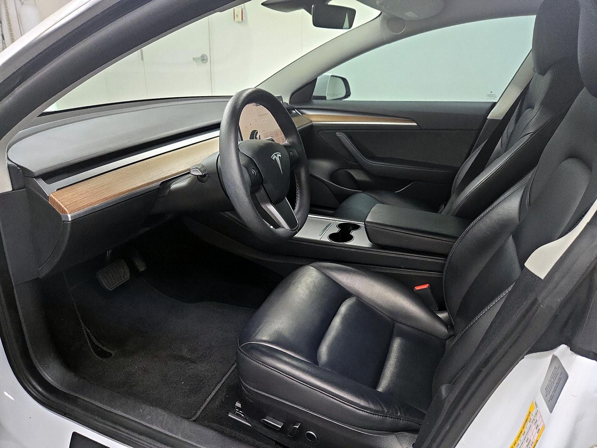 Thumbnail: 2022 Tesla Model 3 - 11