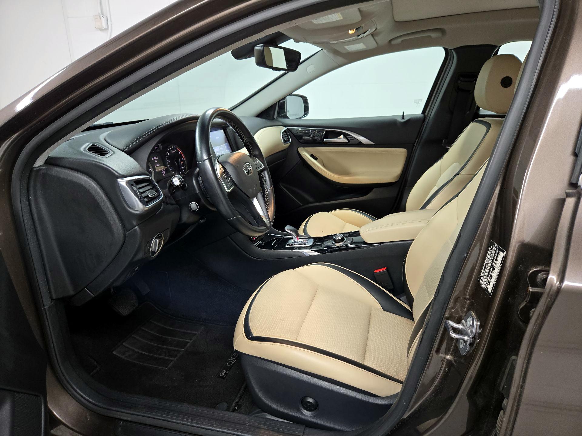 Thumbnail: 2019 INFINITI QX30 - 11