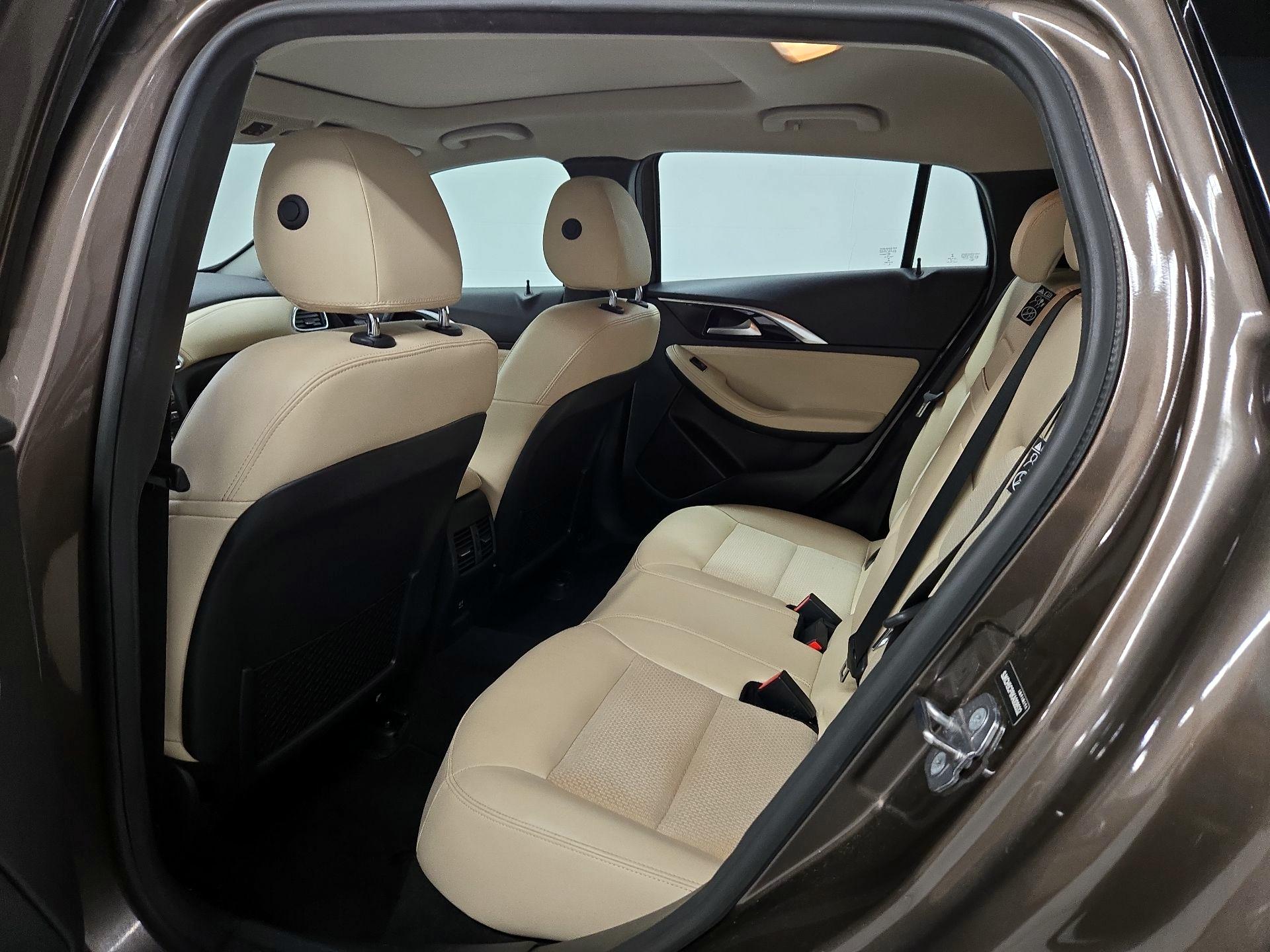 Thumbnail: 2019 INFINITI QX30 - 19