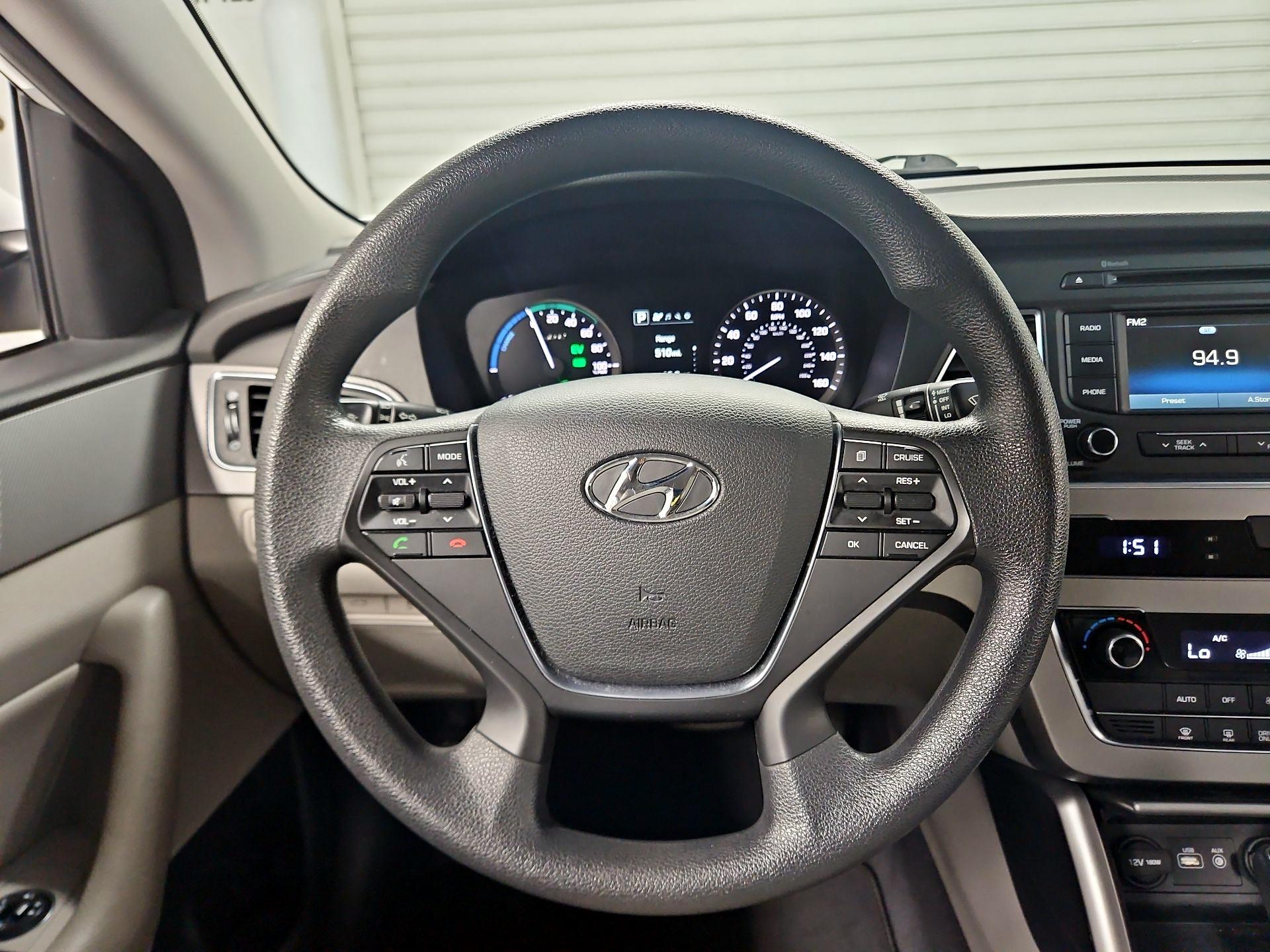 Thumbnail: 2016 Hyundai Sonata - 10