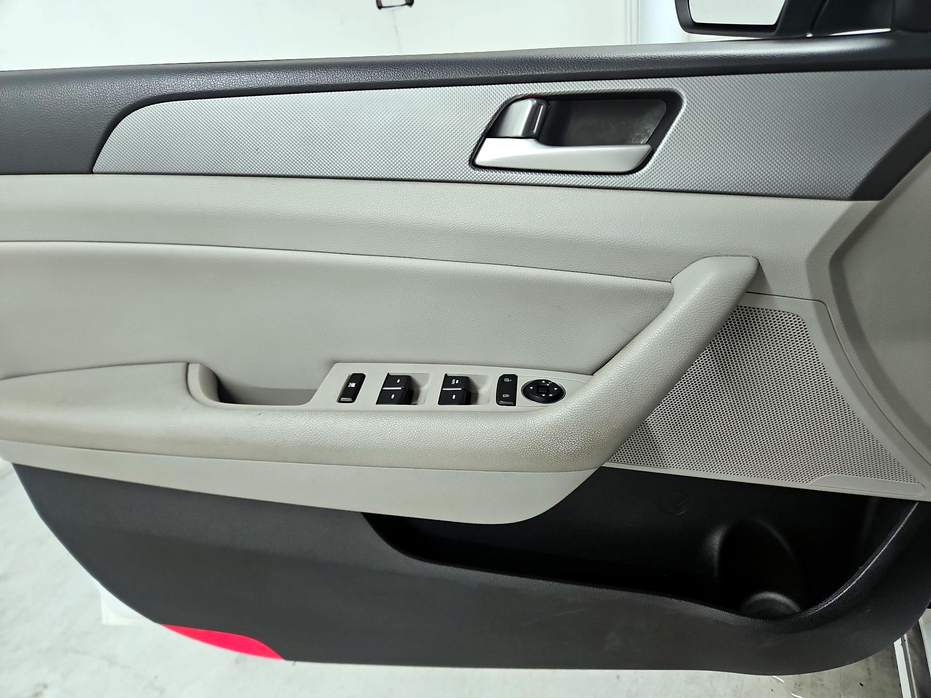 Thumbnail: 2016 Hyundai Sonata - 12