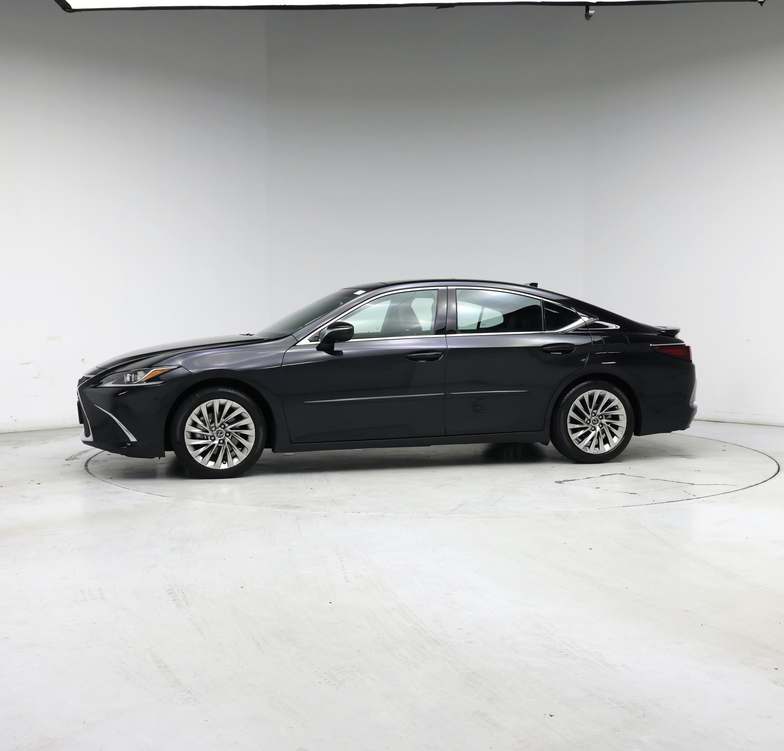 Thumbnail: 2022 Lexus ES - 3