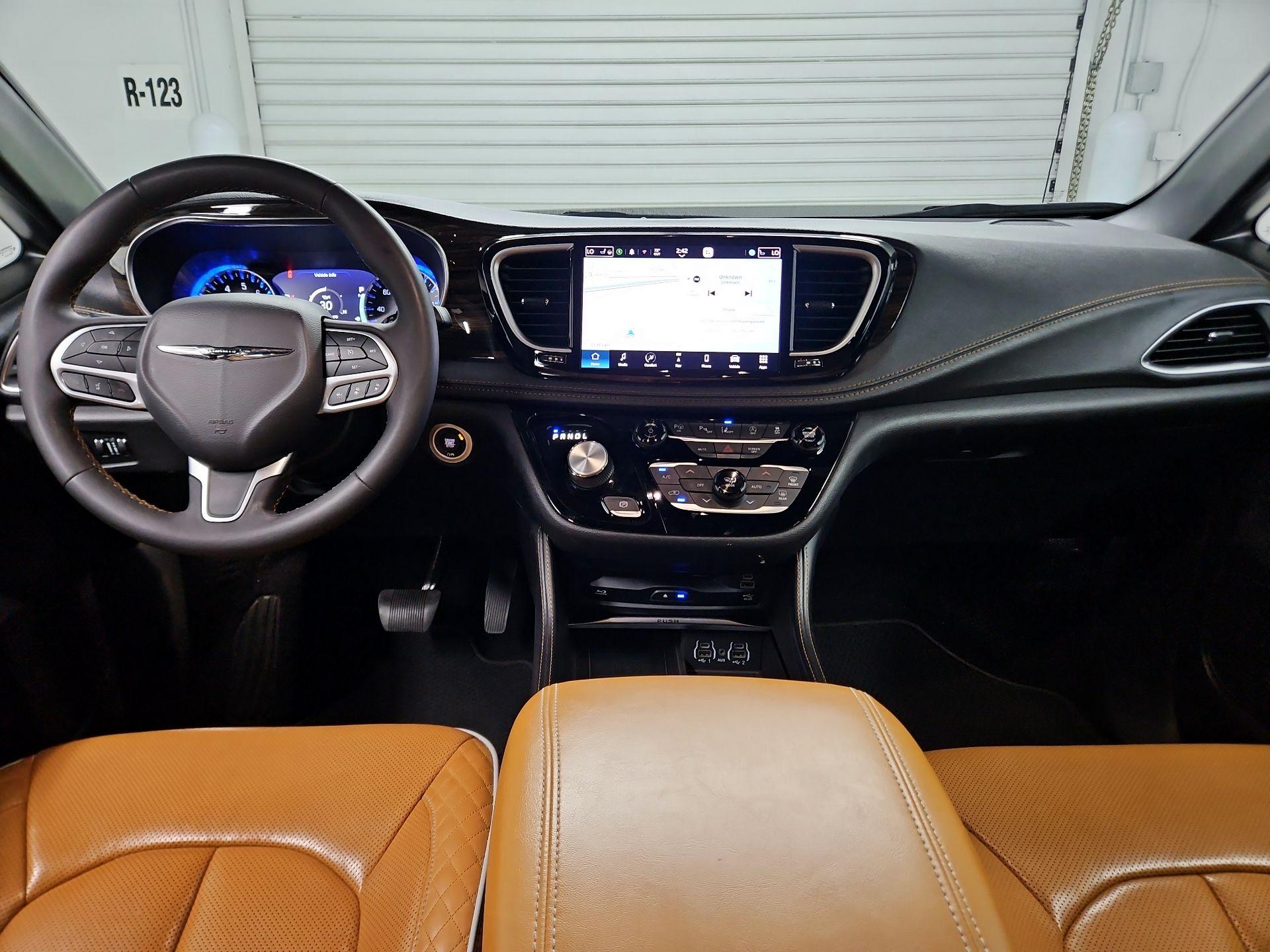 Thumbnail: 2022 Chrysler Pacifica - 9