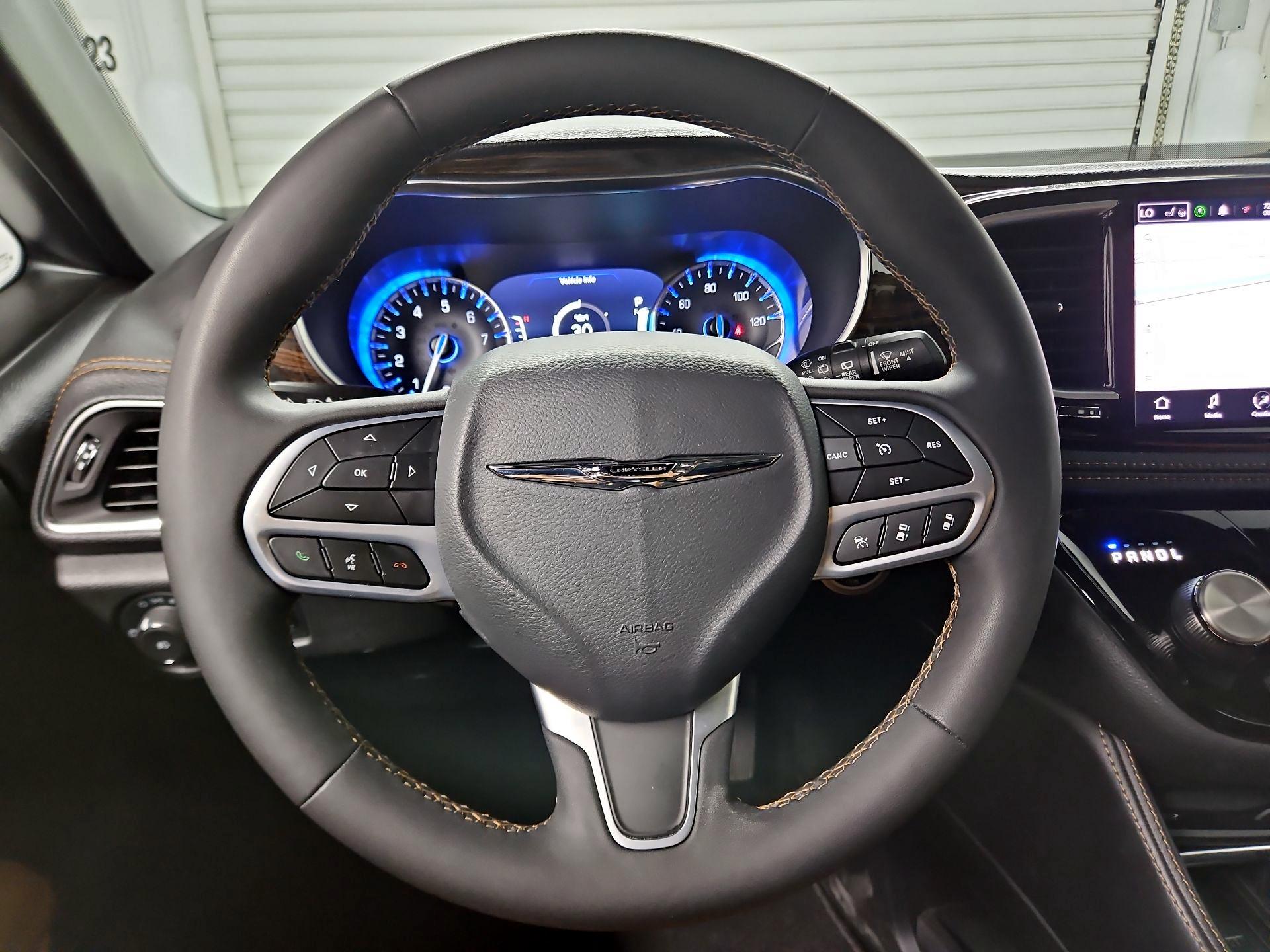 Thumbnail: 2022 Chrysler Pacifica - 10