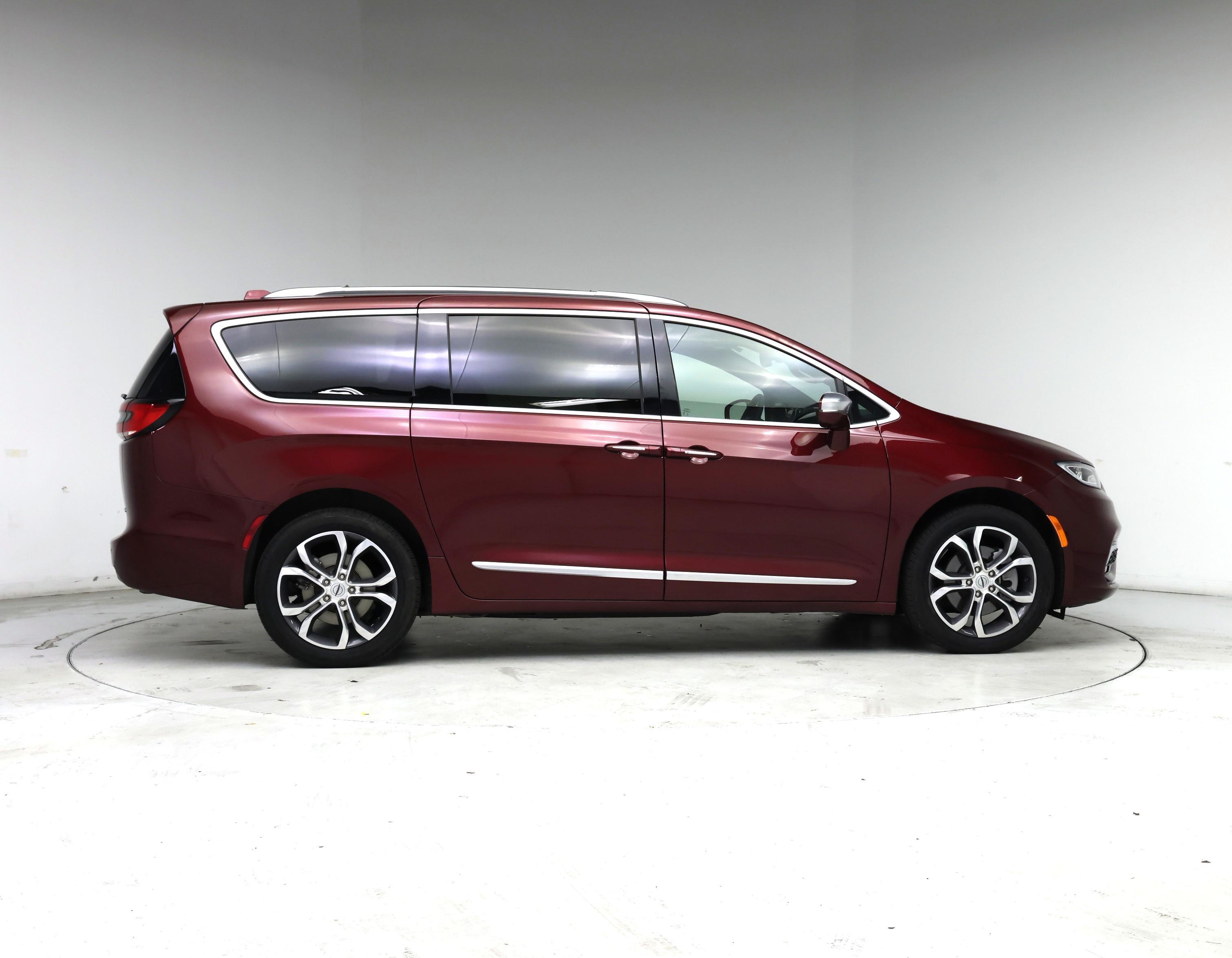 Thumbnail: 2022 Chrysler Pacifica - 7