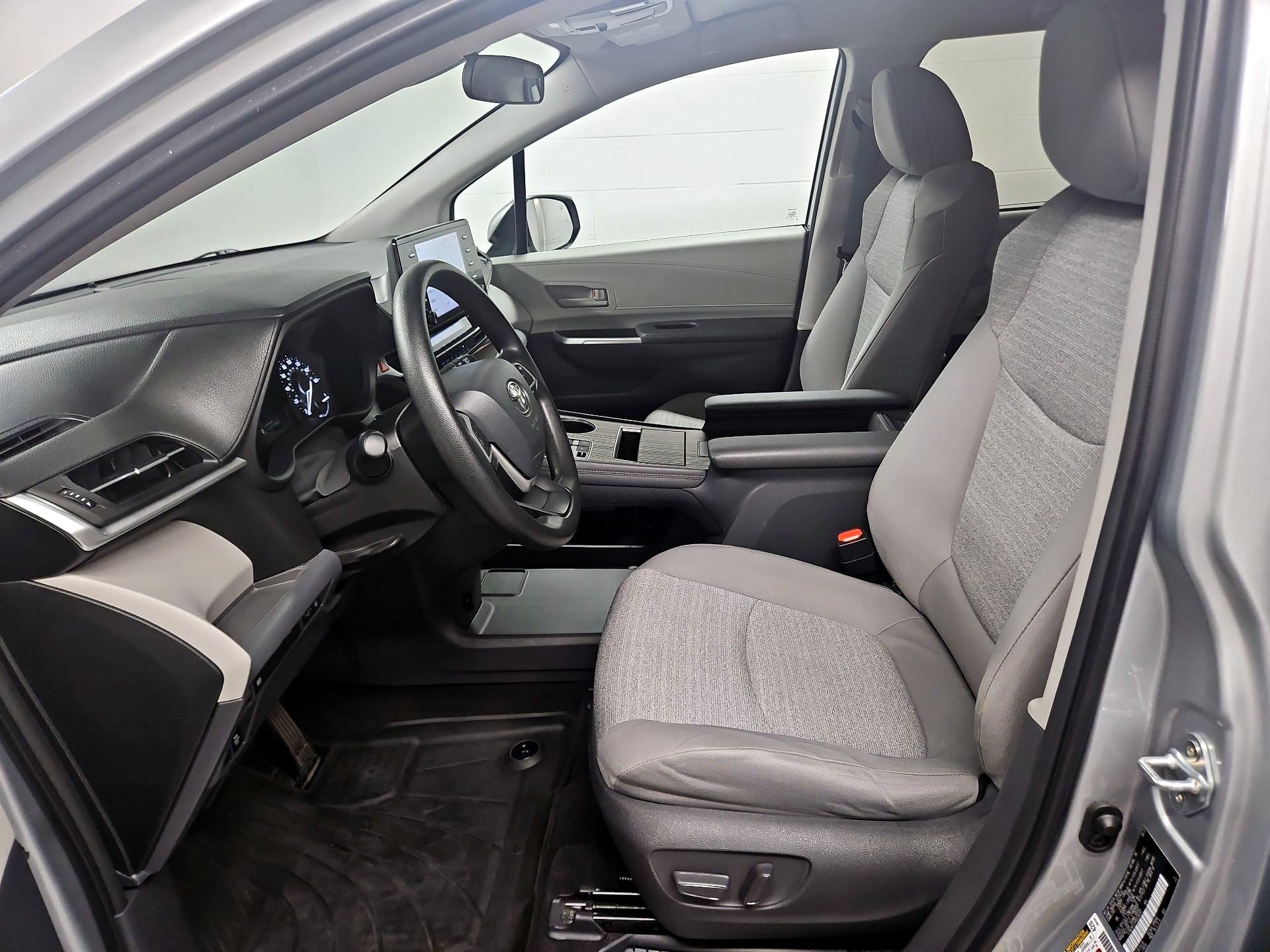 Thumbnail: 2021 Toyota Sienna - 11