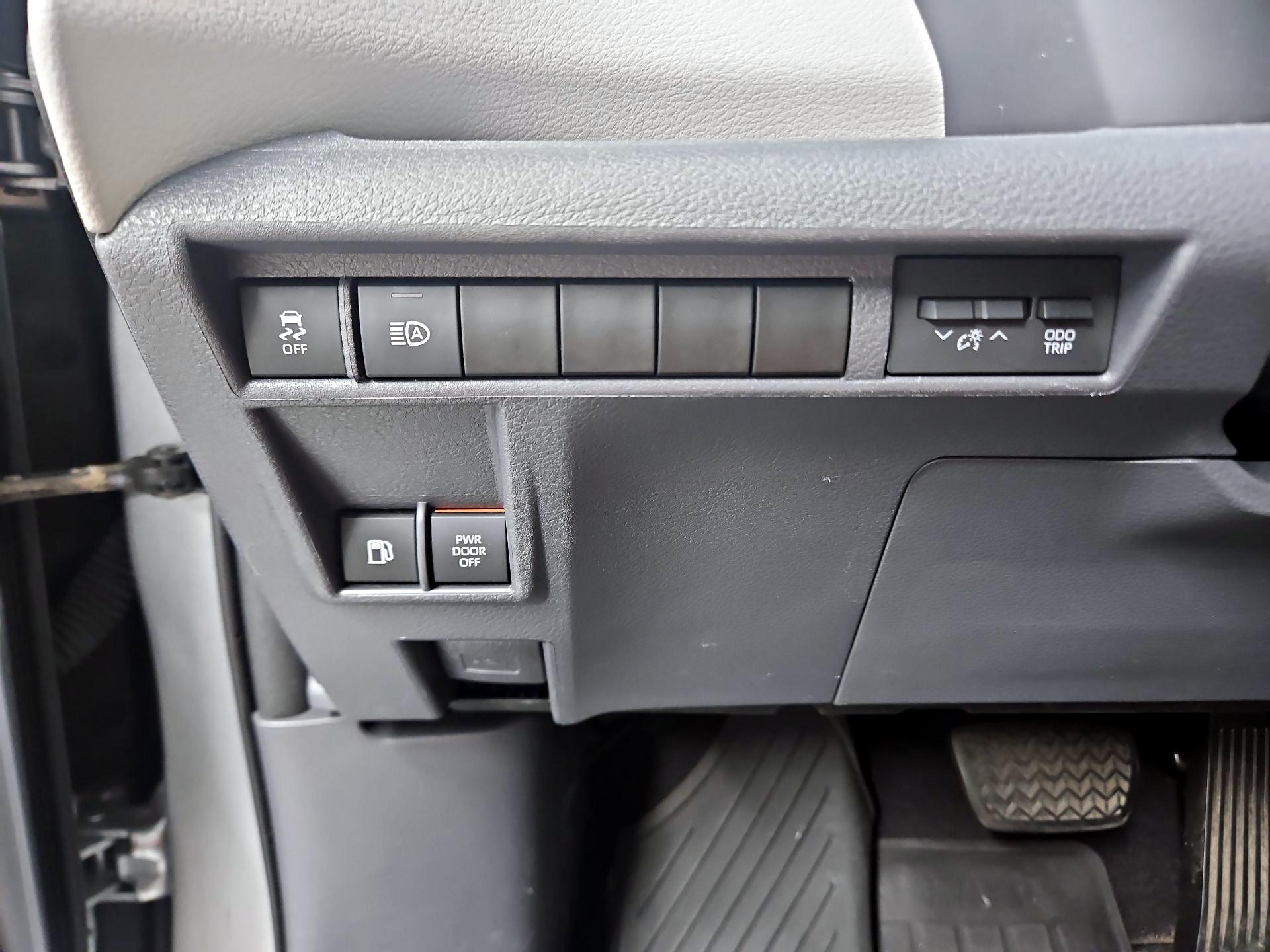 Thumbnail: 2021 Toyota Sienna - 13
