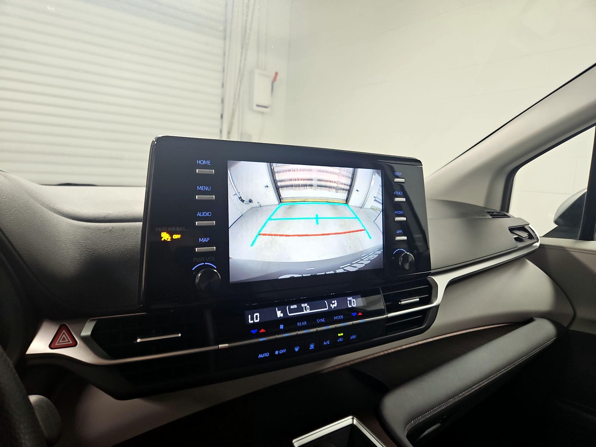 Thumbnail: 2021 Toyota Sienna - 14