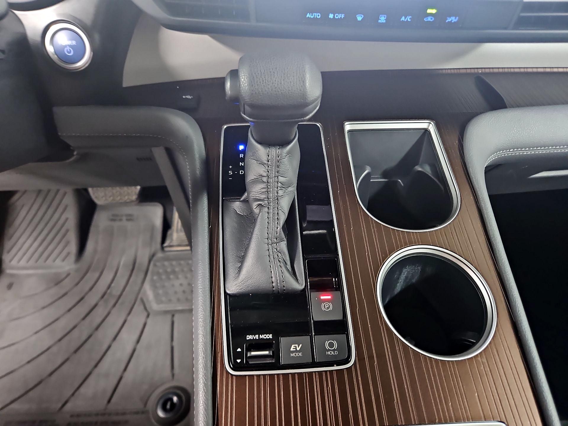 Thumbnail: 2021 Toyota Sienna - 17