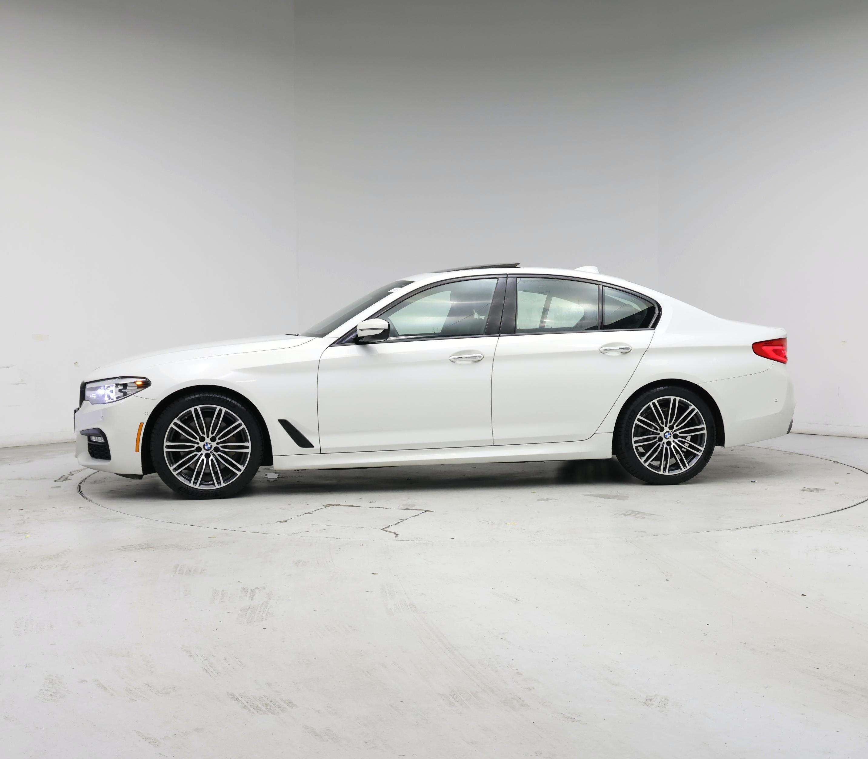 Thumbnail: 2018 BMW 5 Series - 3