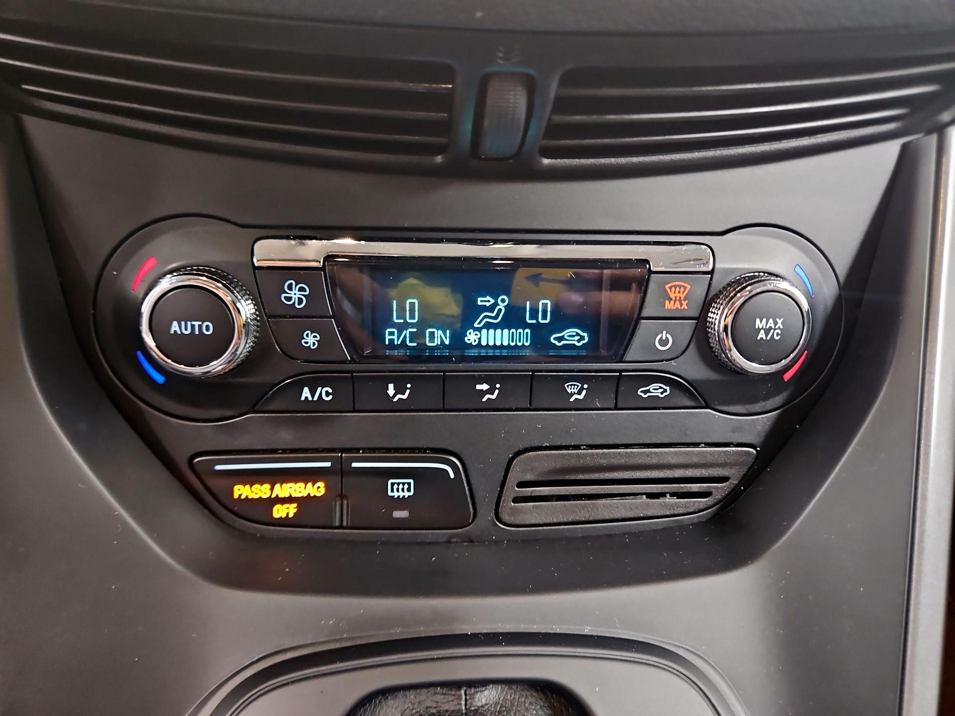 Thumbnail: 2015 Ford Escape - 16