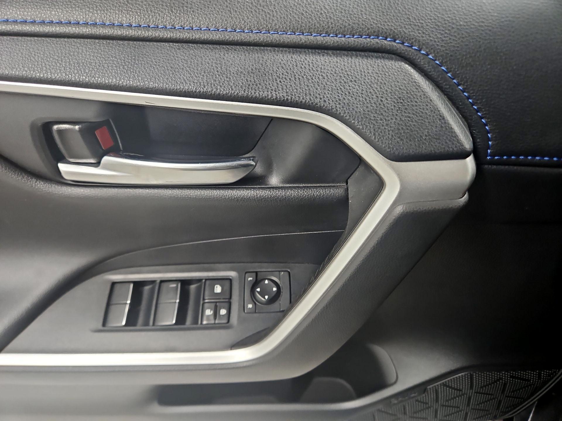 Thumbnail: 2021 Toyota RAV4 - 12