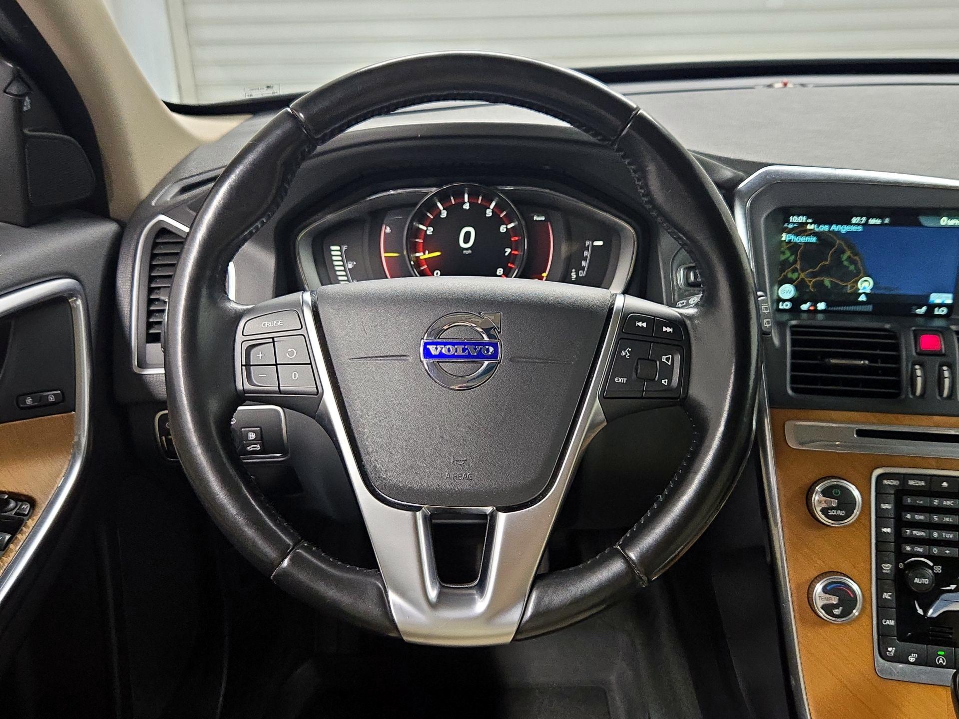 Thumbnail: 2017 Volvo XC60 - 10