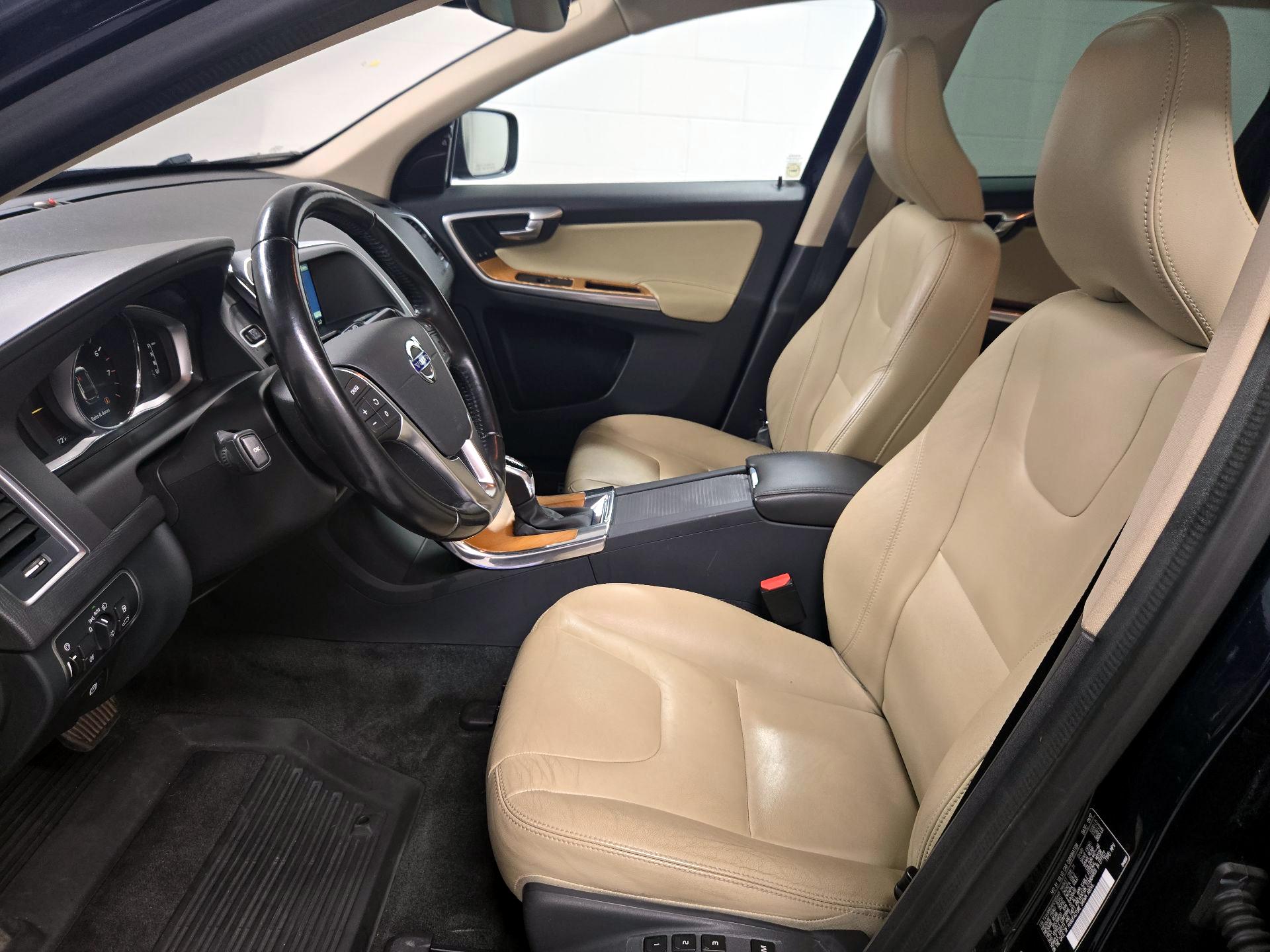 Thumbnail: 2017 Volvo XC60 - 11
