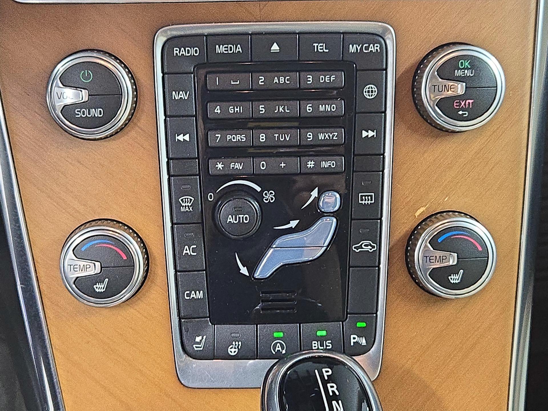 Thumbnail: 2017 Volvo XC60 - 17