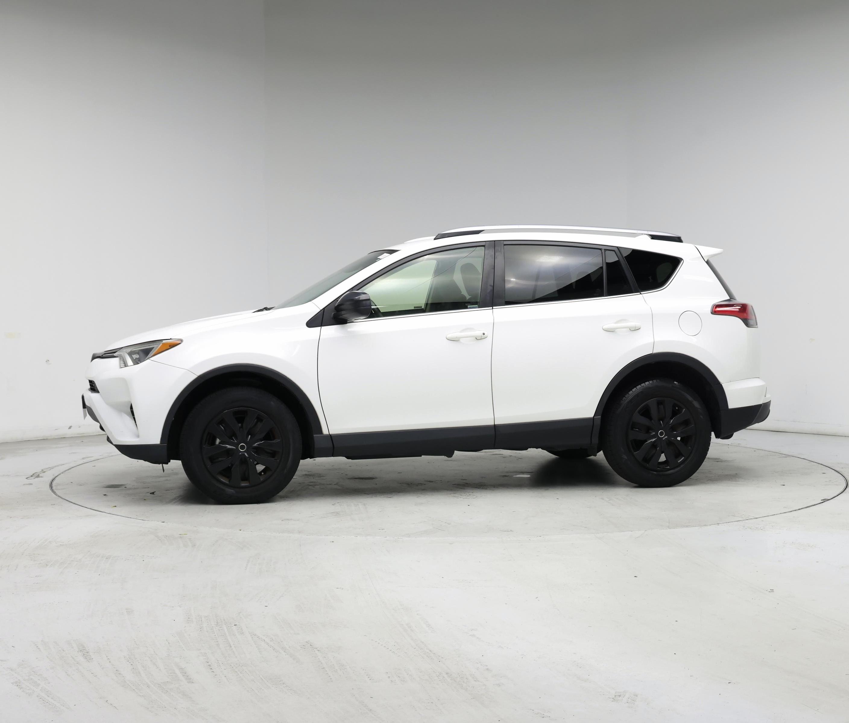 Thumbnail: 2017 Toyota RAV4 - 3