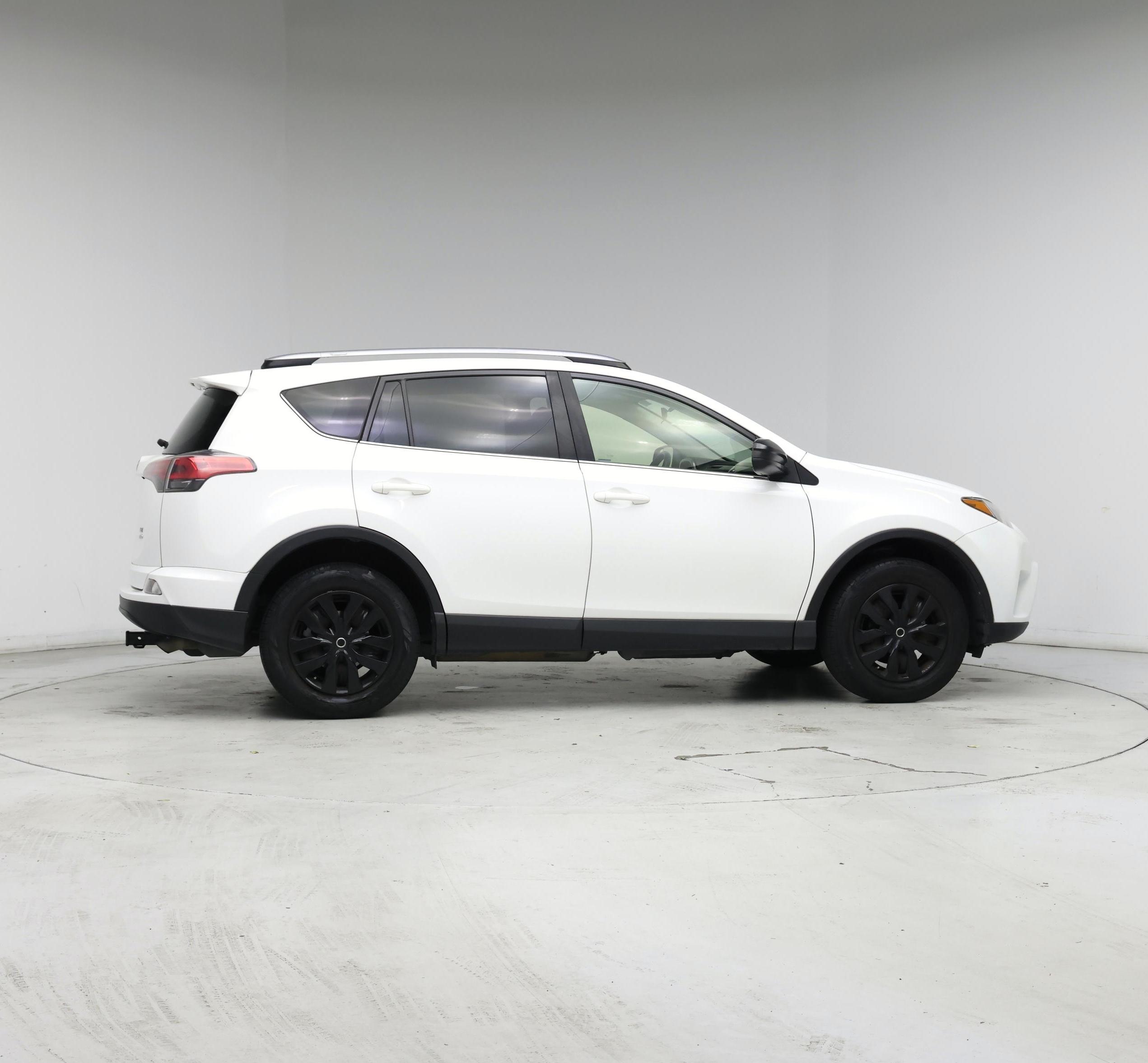 Thumbnail: 2017 Toyota RAV4 - 7